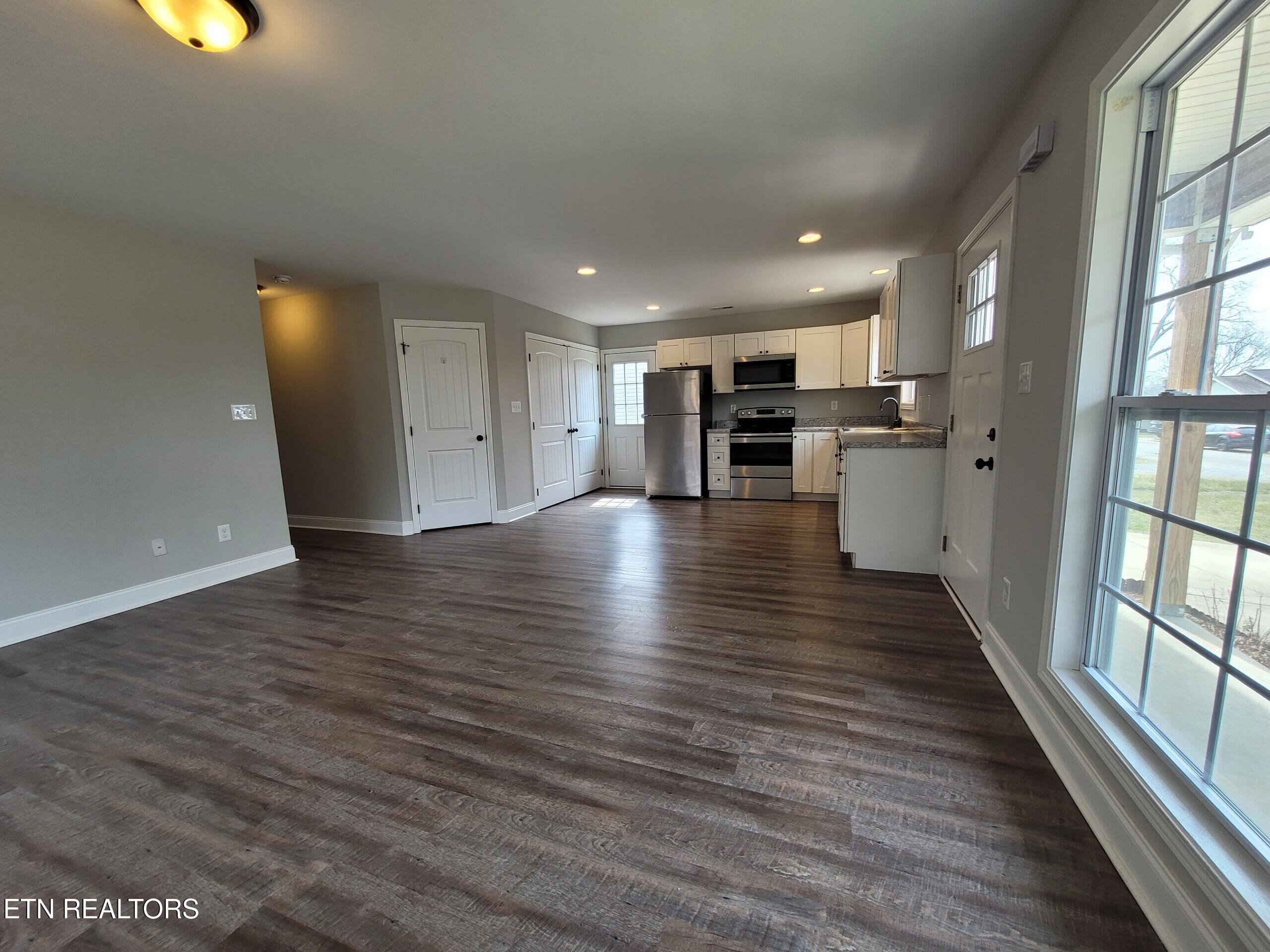 115 W Edison St Property Photo 6