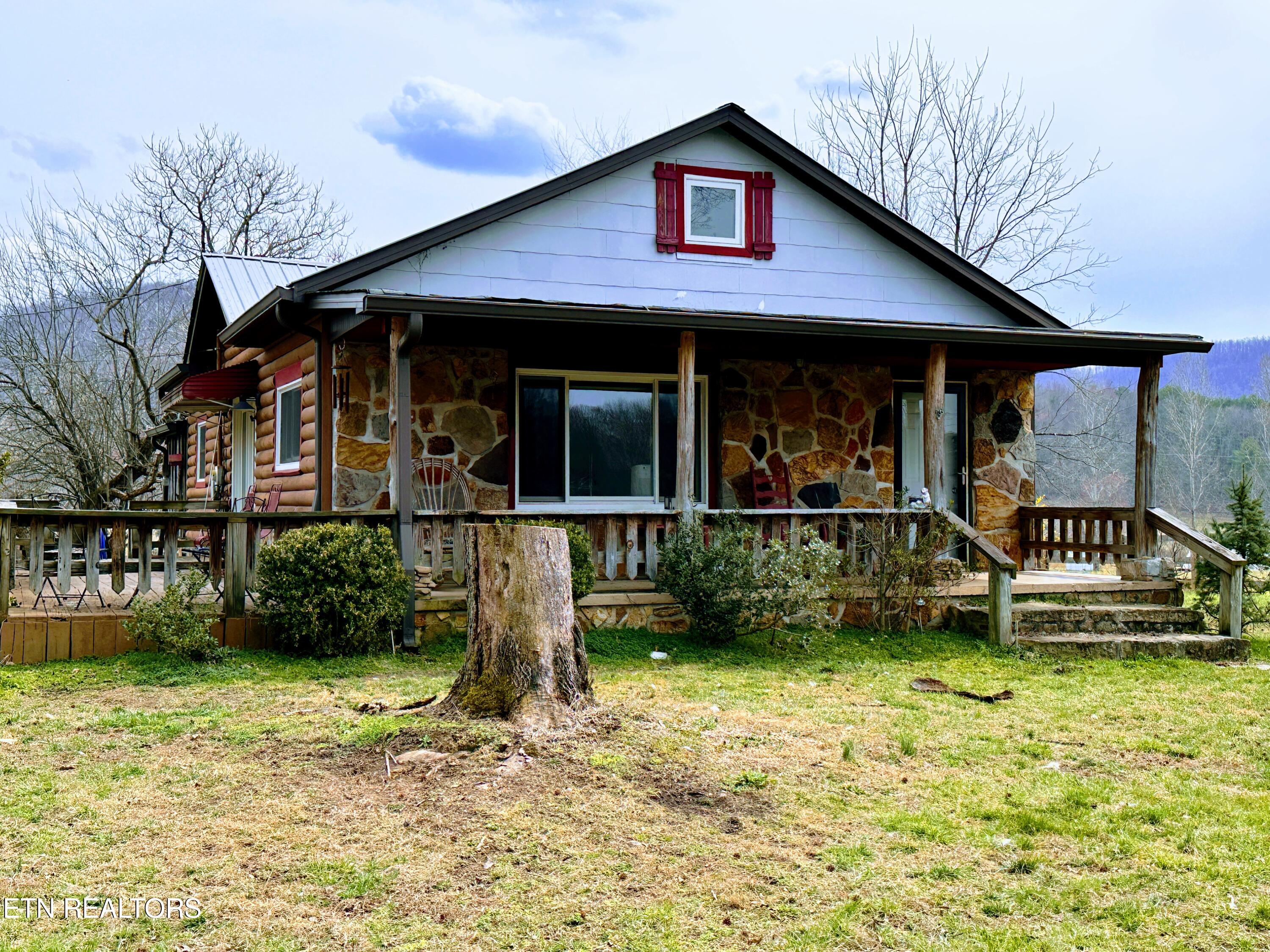 1370 Clay Hill Rd Property Photo 2