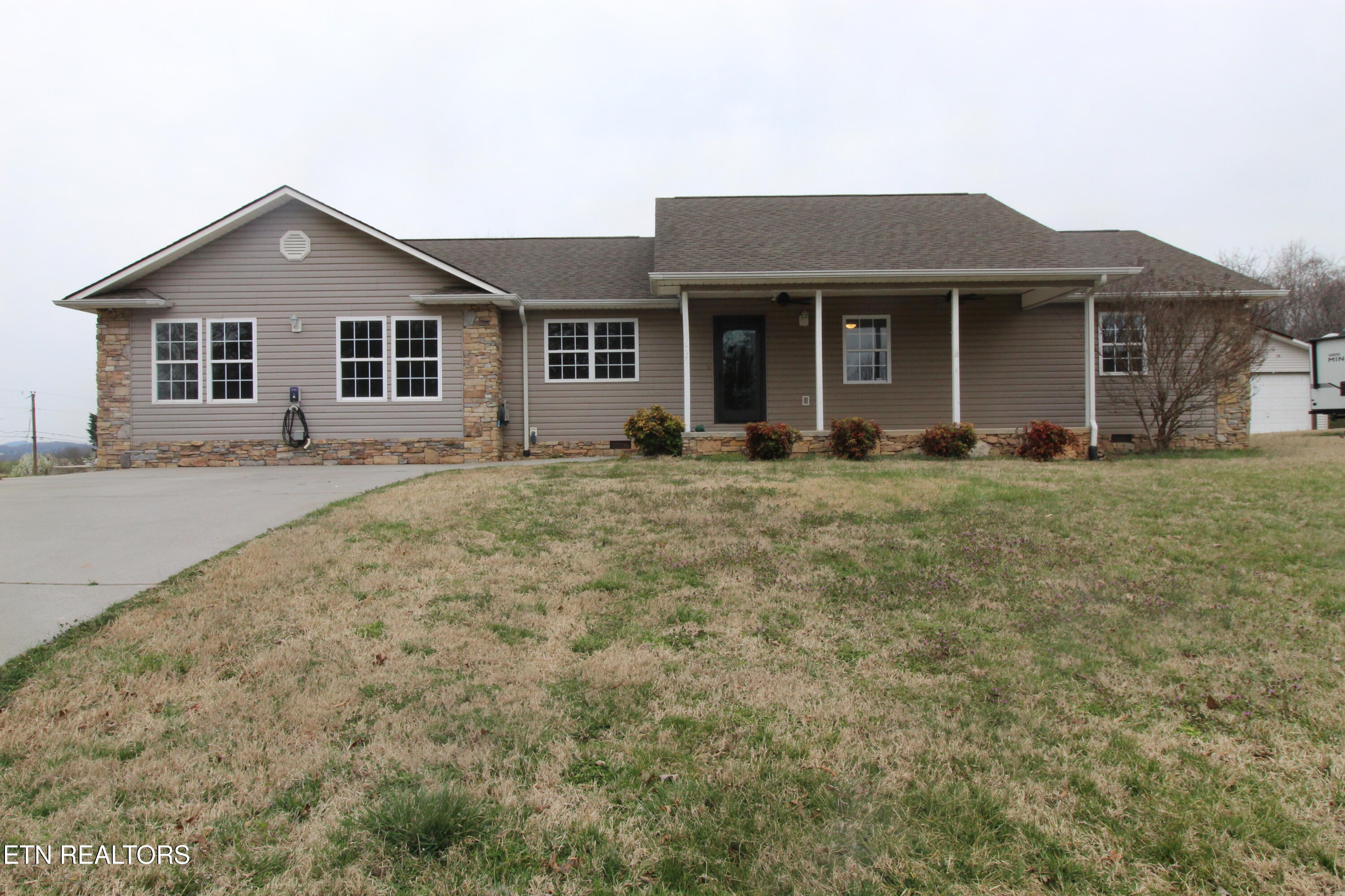 3757 Hillview Drive Property Photo 1