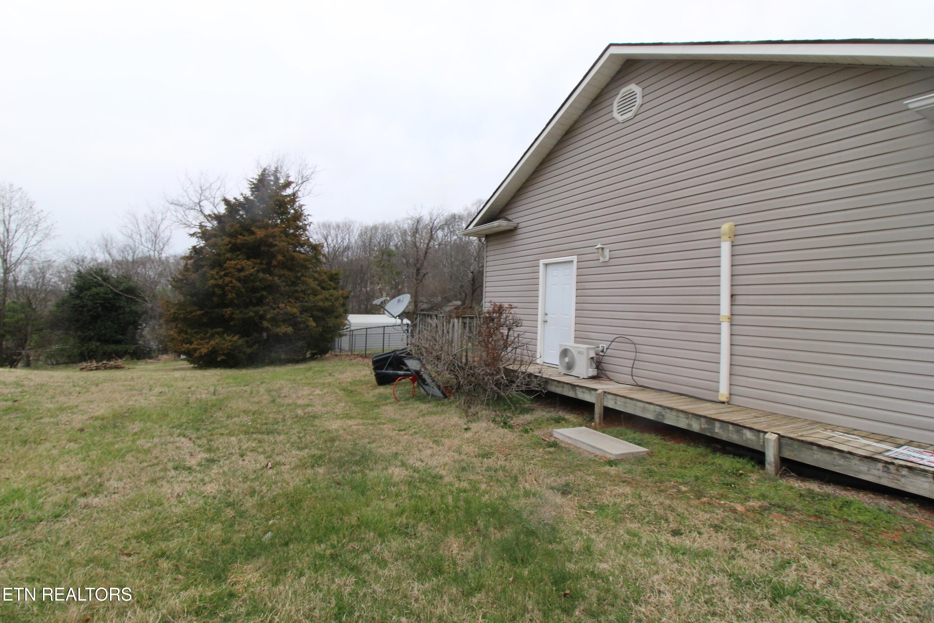 3757 Hillview Drive Property Photo 4