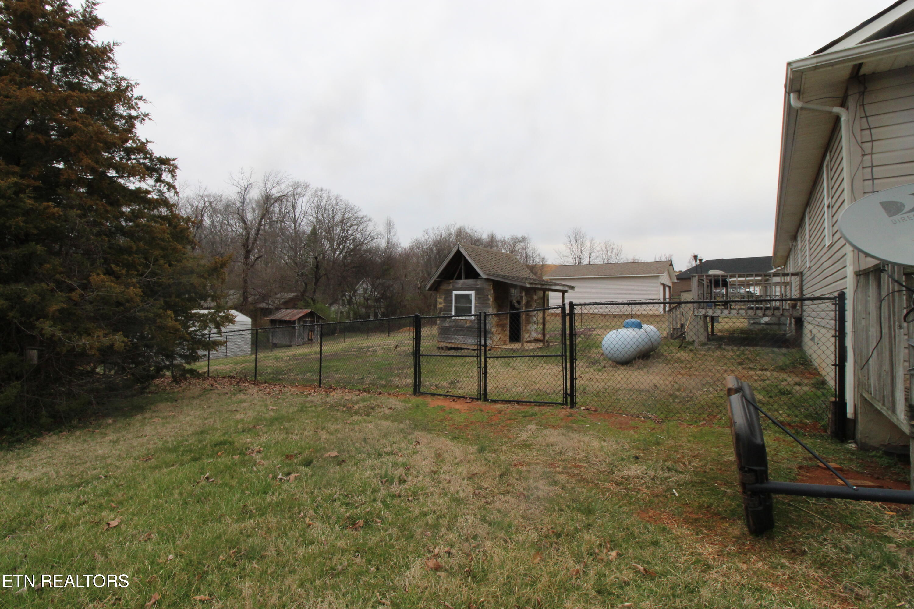 3757 Hillview Drive Property Photo 5