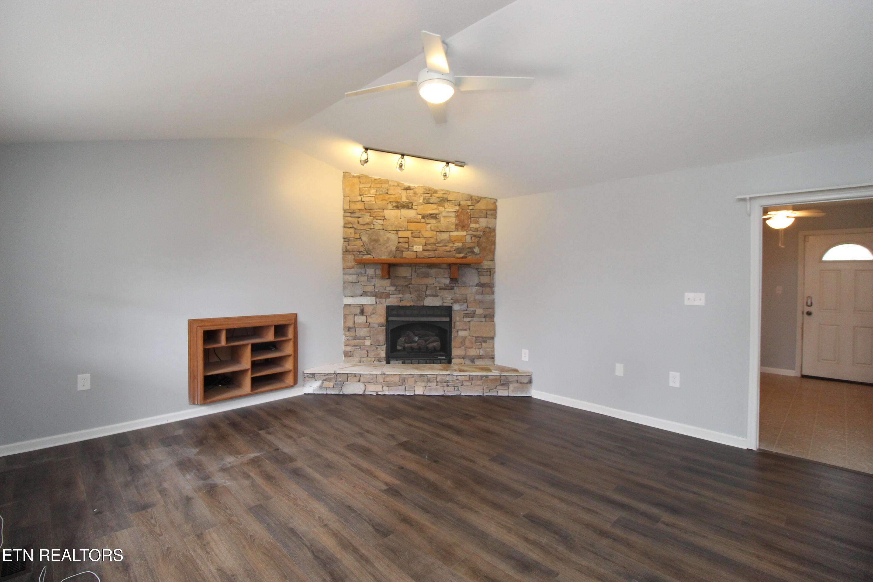 3757 Hillview Drive Property Photo 6