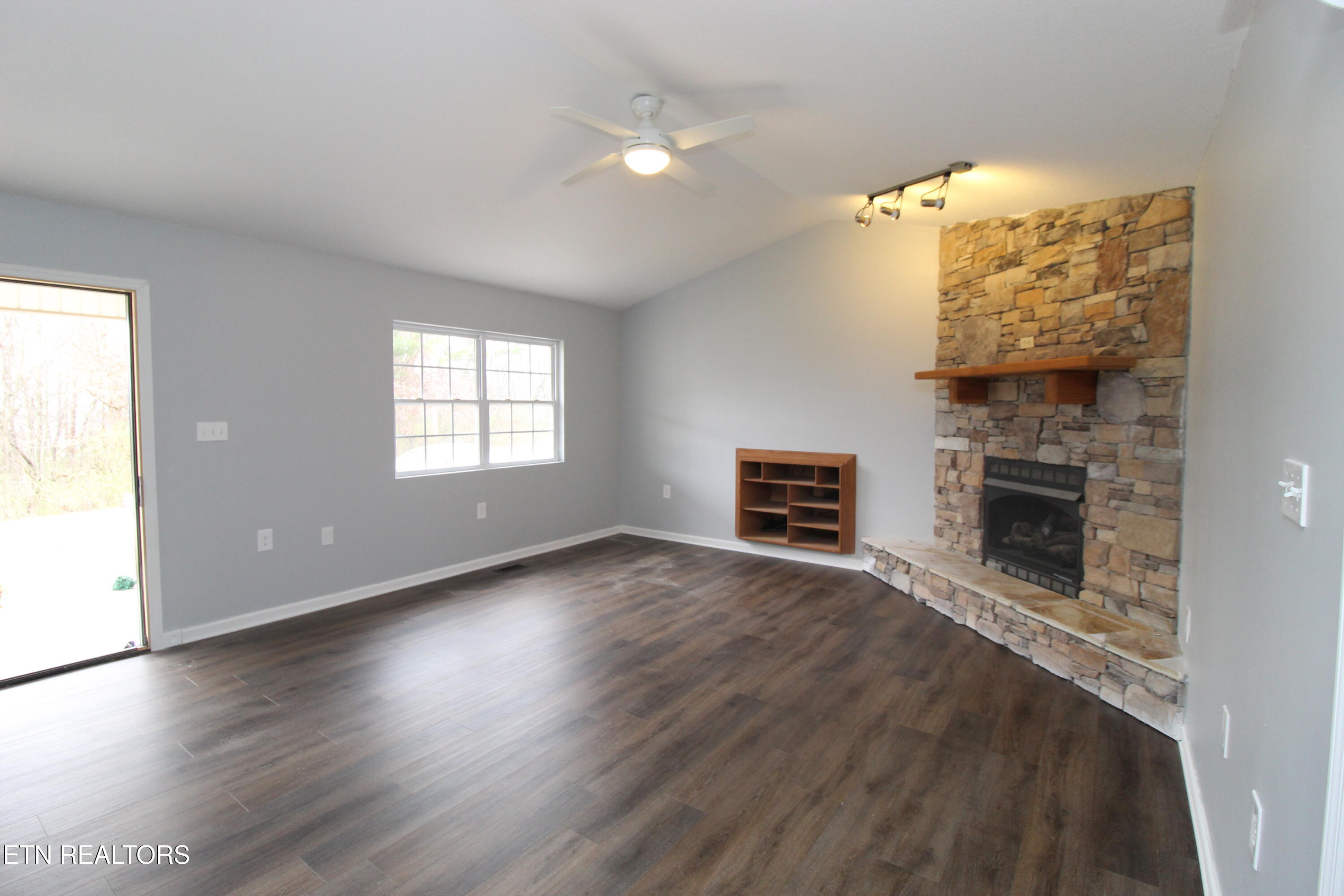 3757 Hillview Drive Property Photo 7
