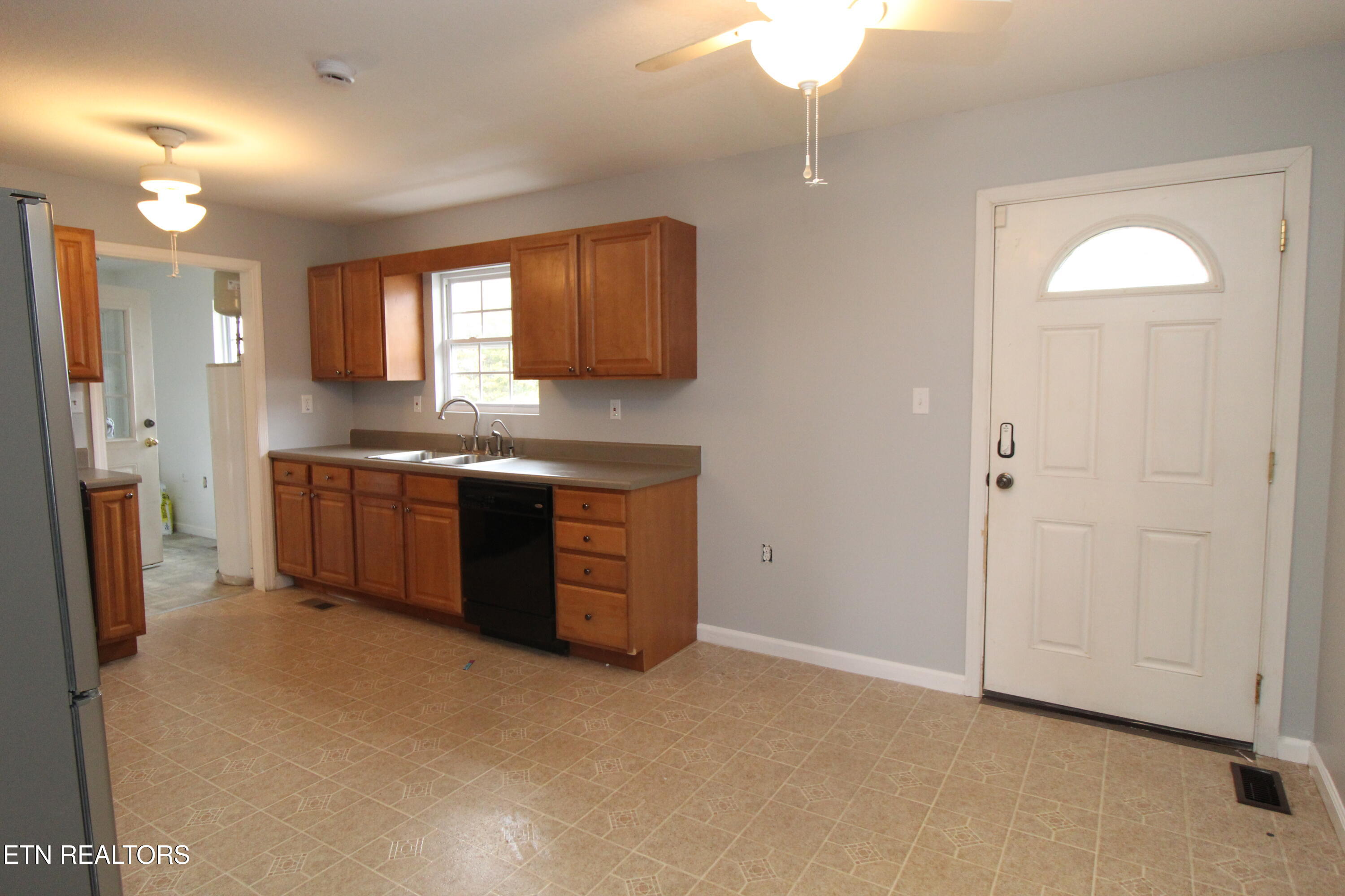 3757 Hillview Drive Property Photo 10