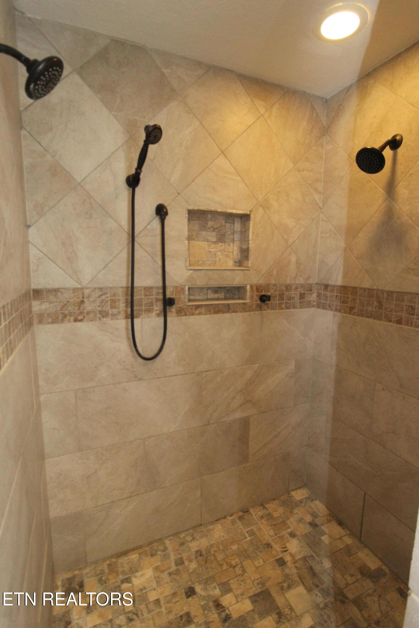 3757 Hillview Drive Property Photo 12