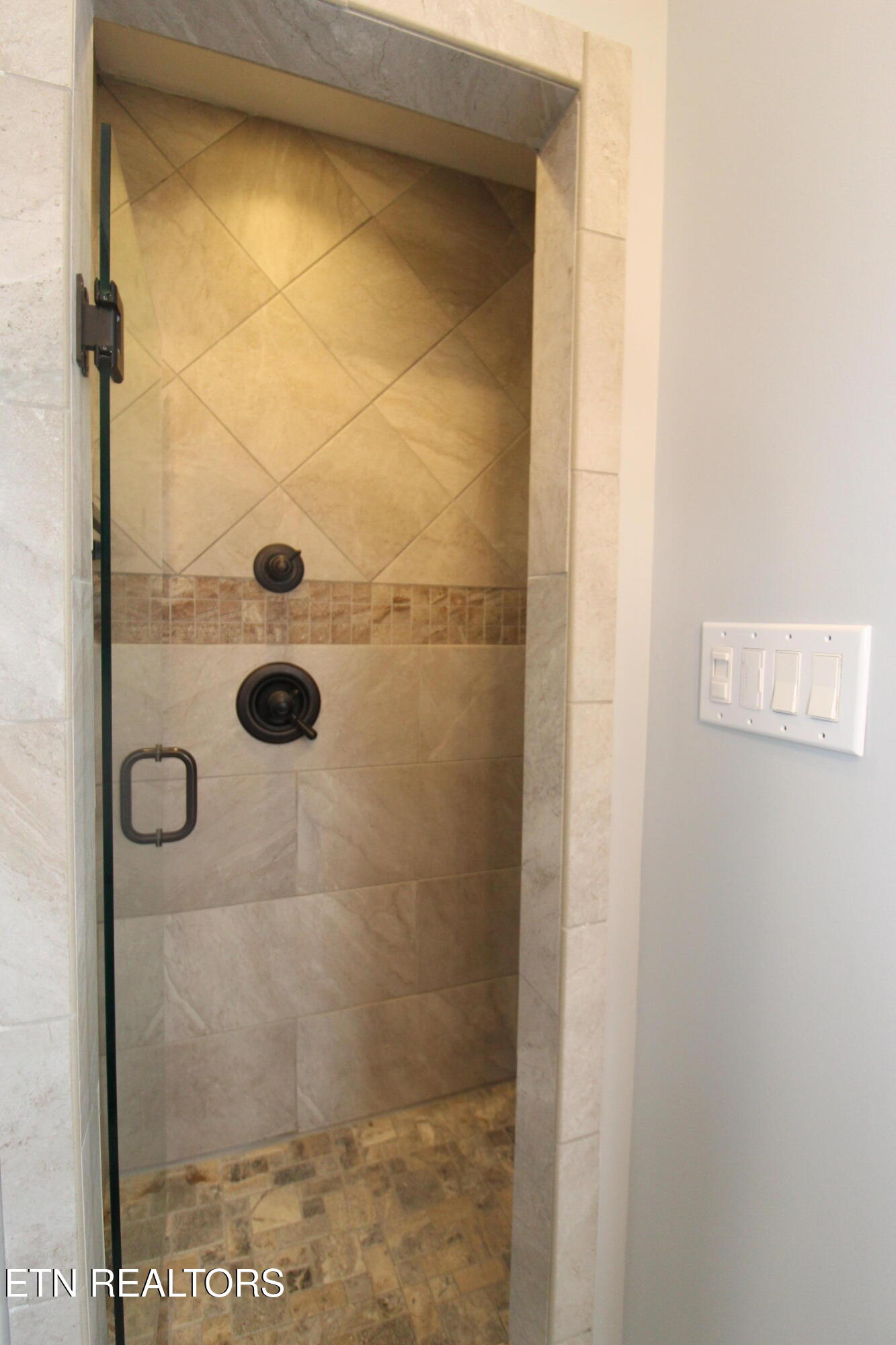 3757 Hillview Drive Property Photo 13