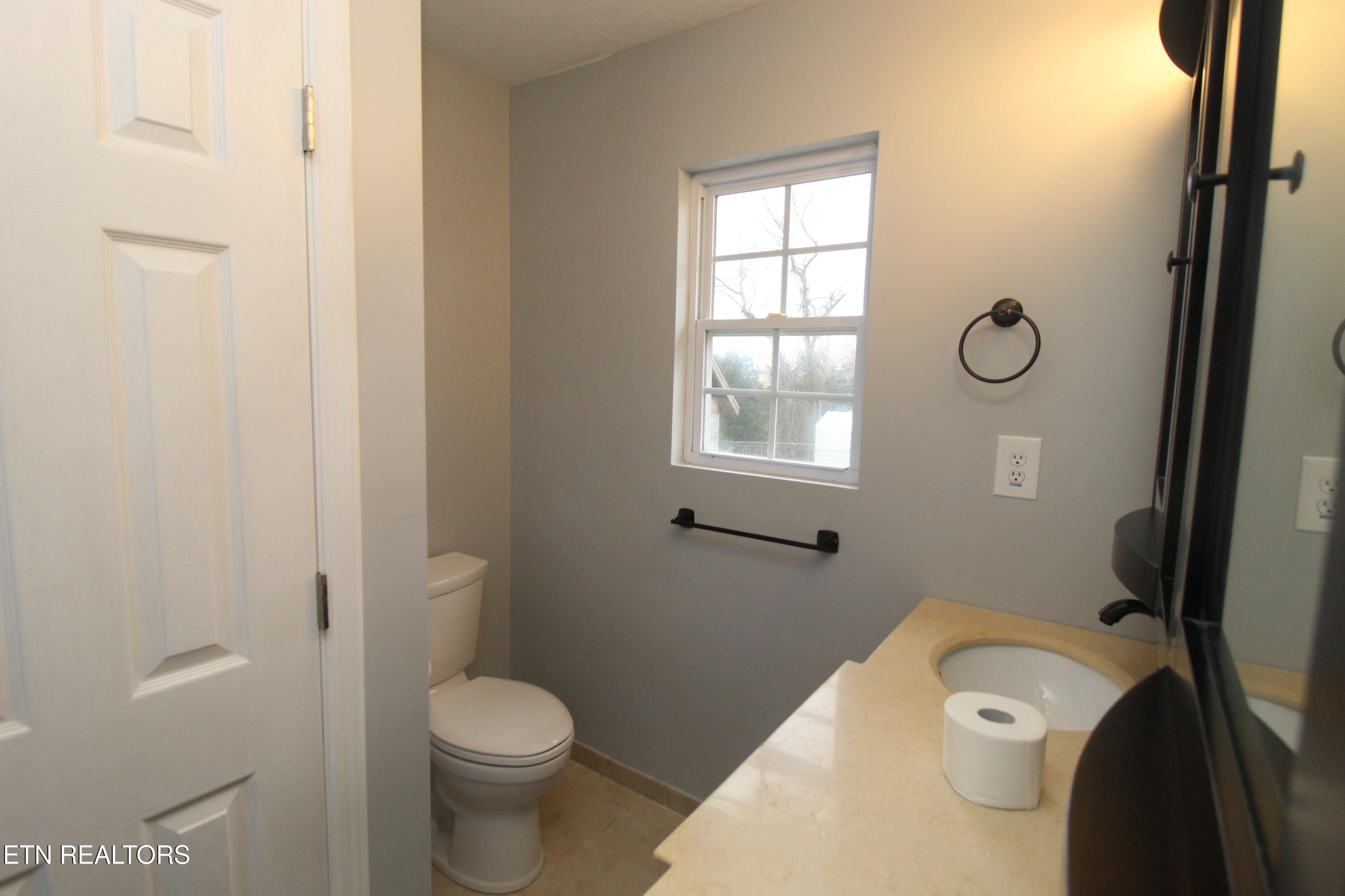 3757 Hillview Drive Property Photo 14