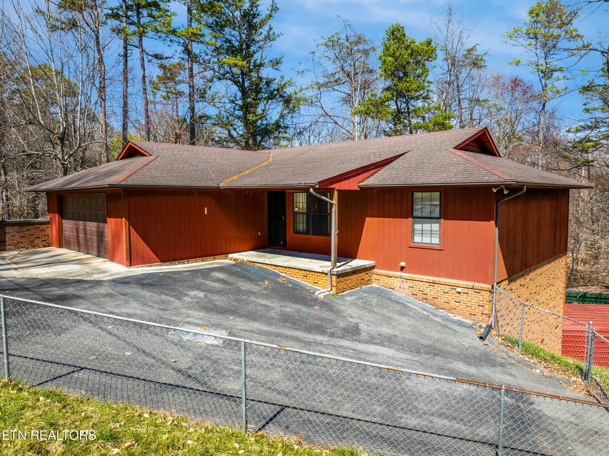 9419 Jim Loy Drive Property Photo 2