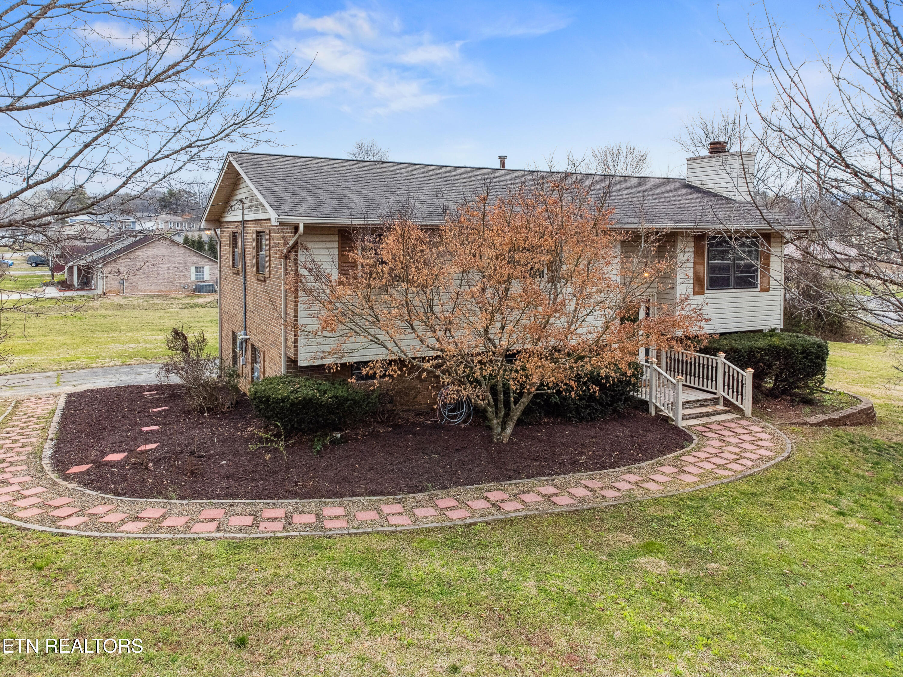 2201 Pinewood Drive Property Photo 1