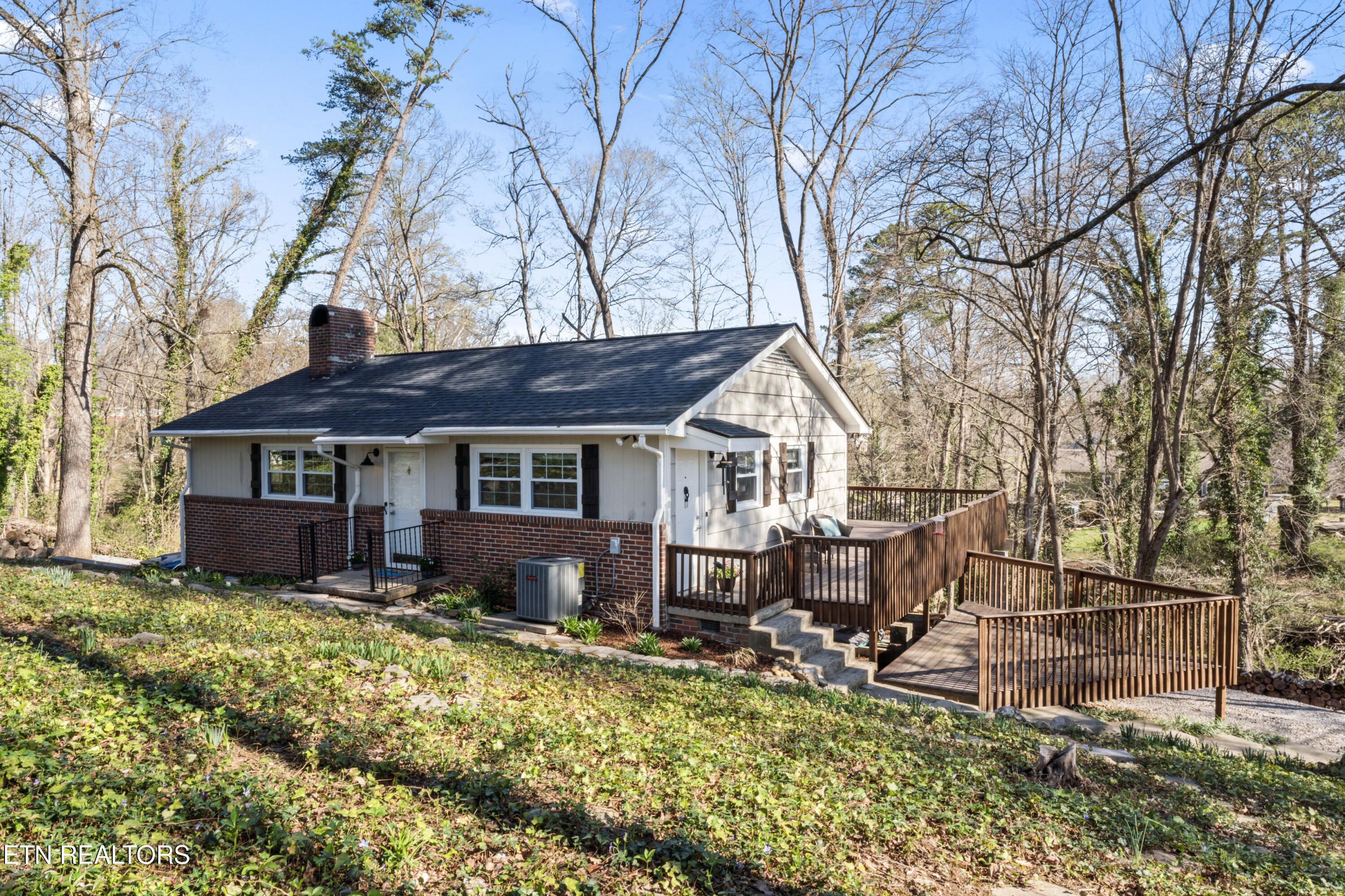 6050 Magazine Rd Property Photo