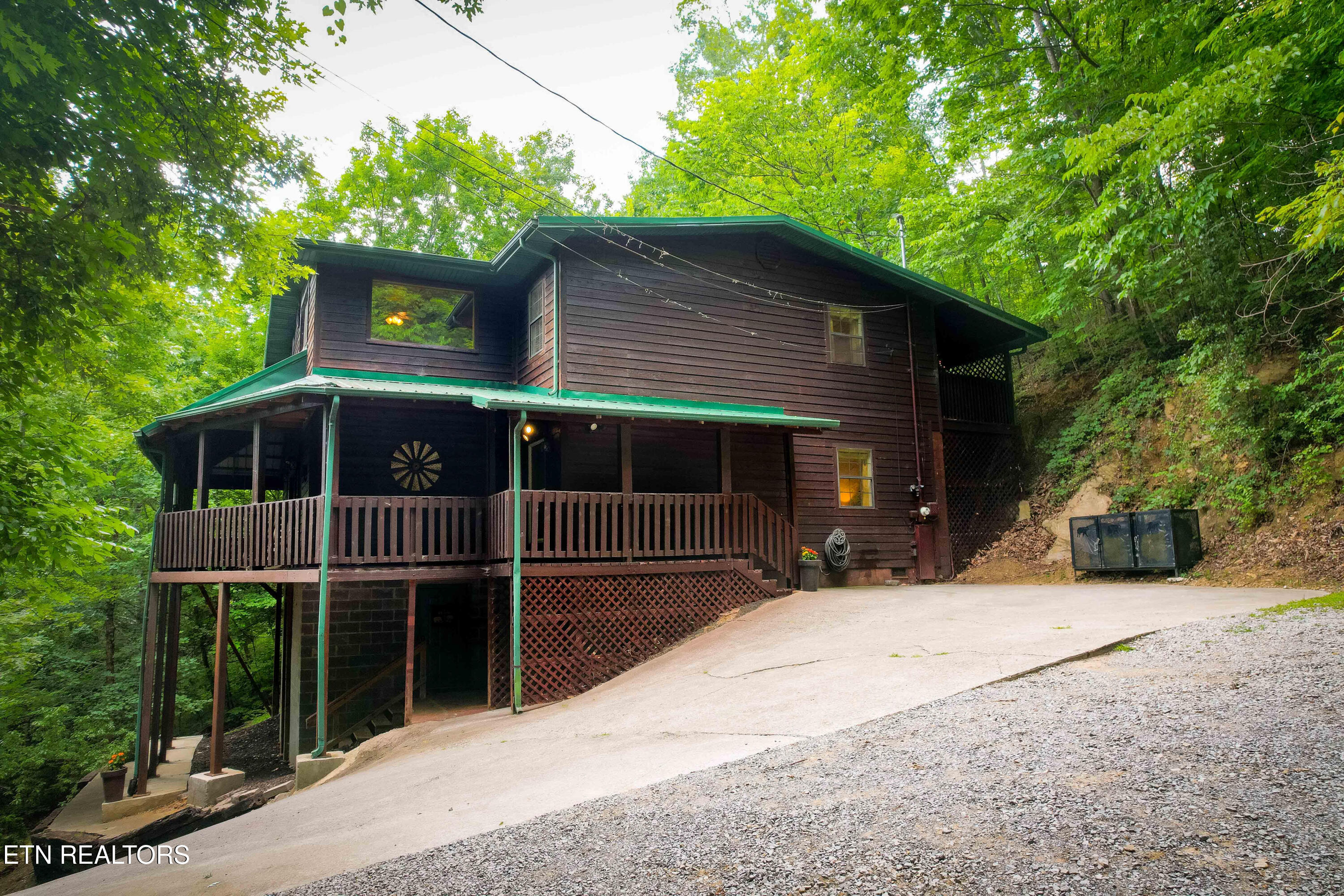 2202 Applewood Rd Property Photo