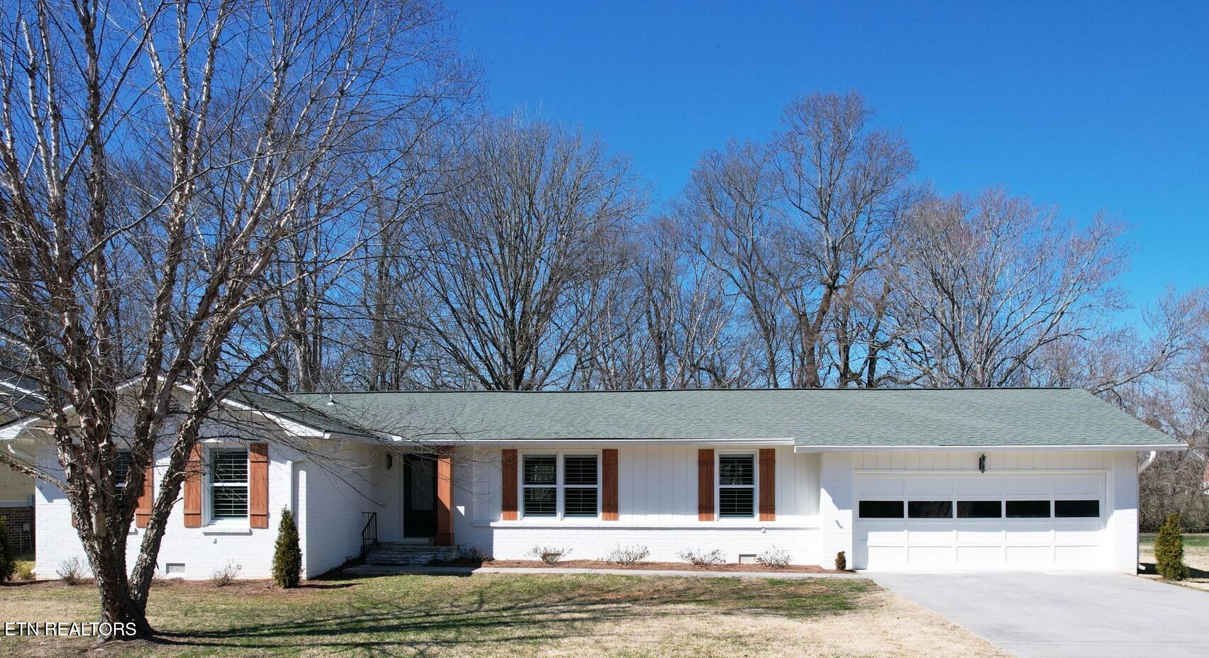 313 Ne Springhill Drive Property Photo