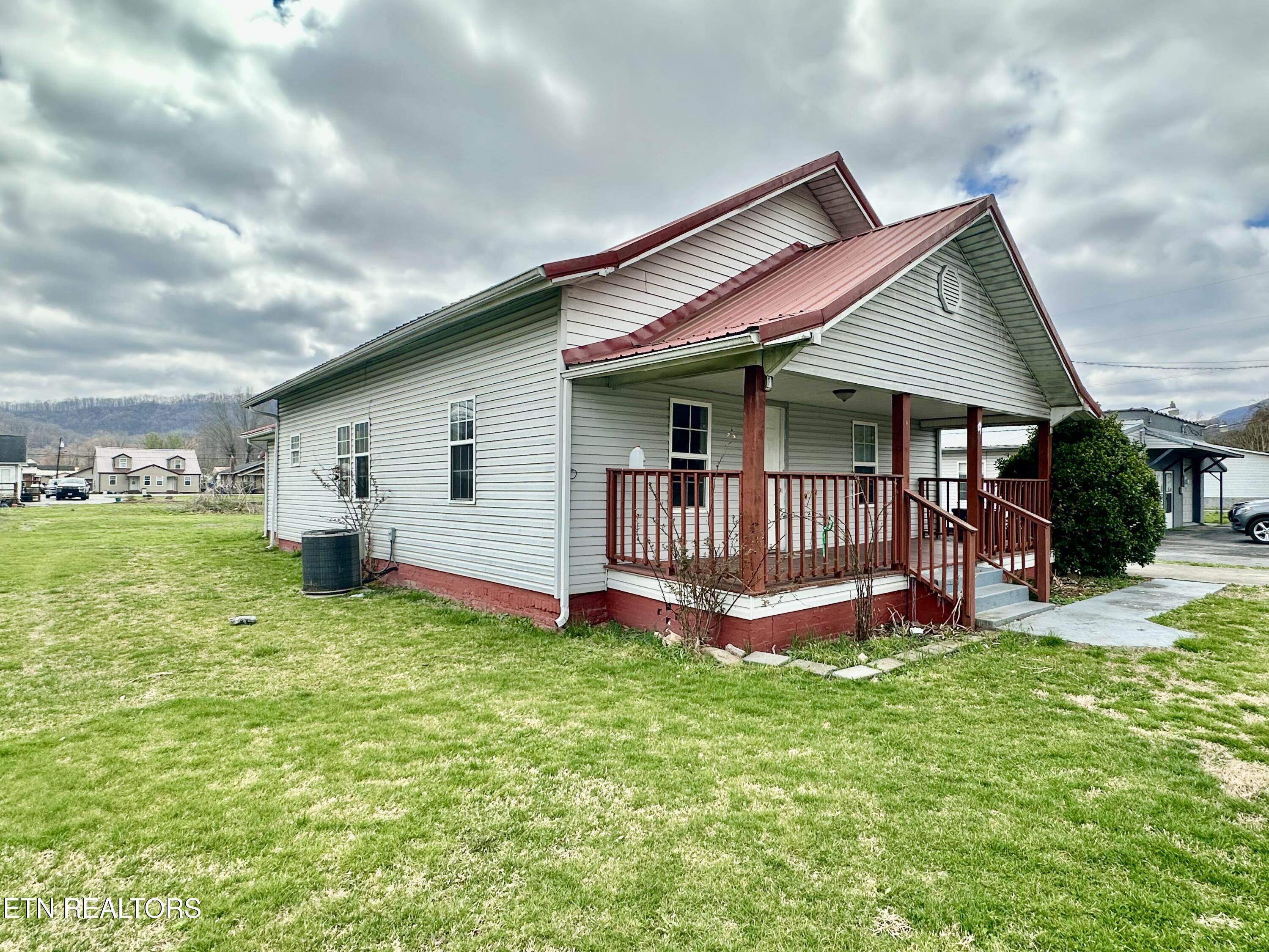 921 Winchester Ave Property Photo 1