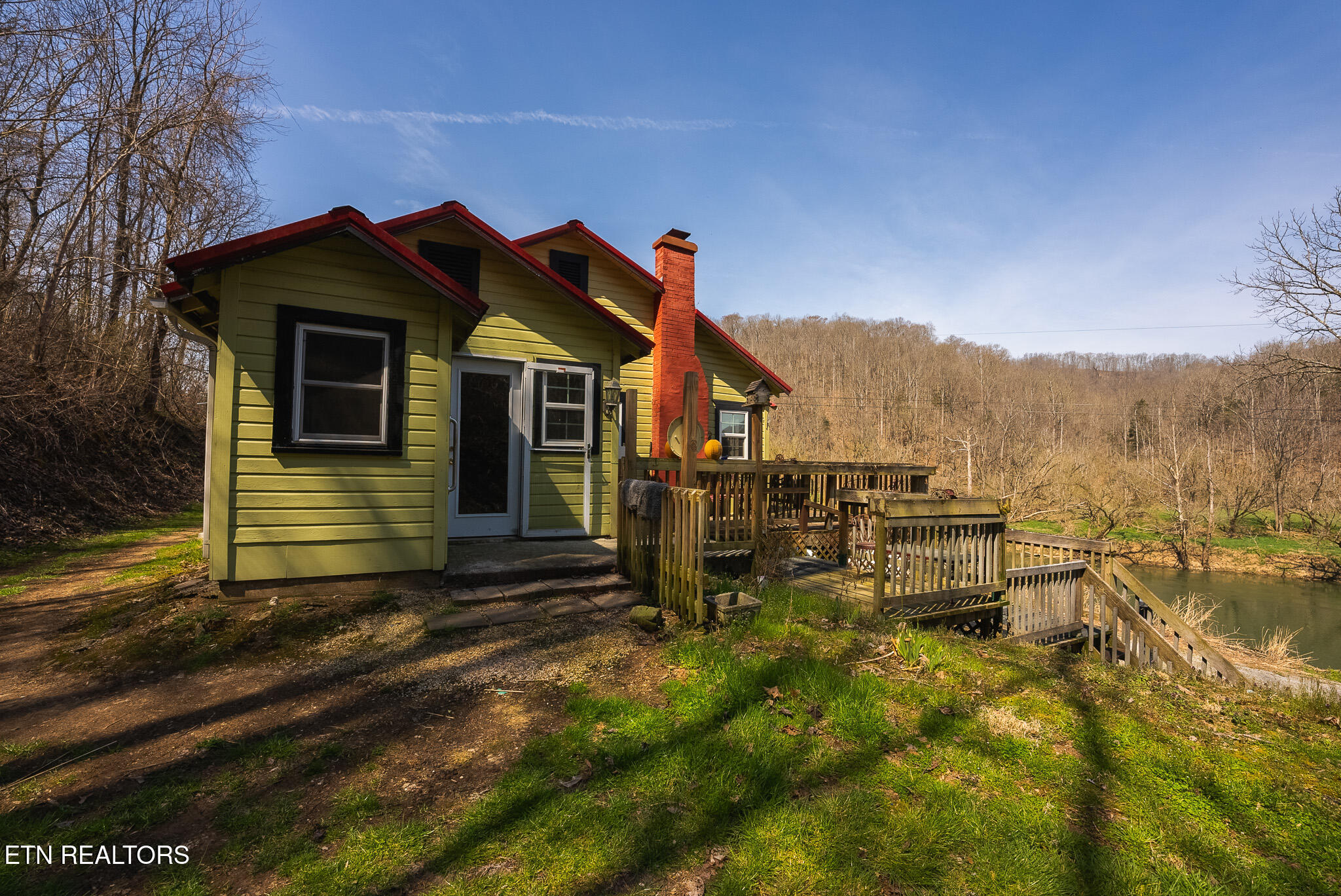 9950 Chestnut Ridge Rd Property Photo