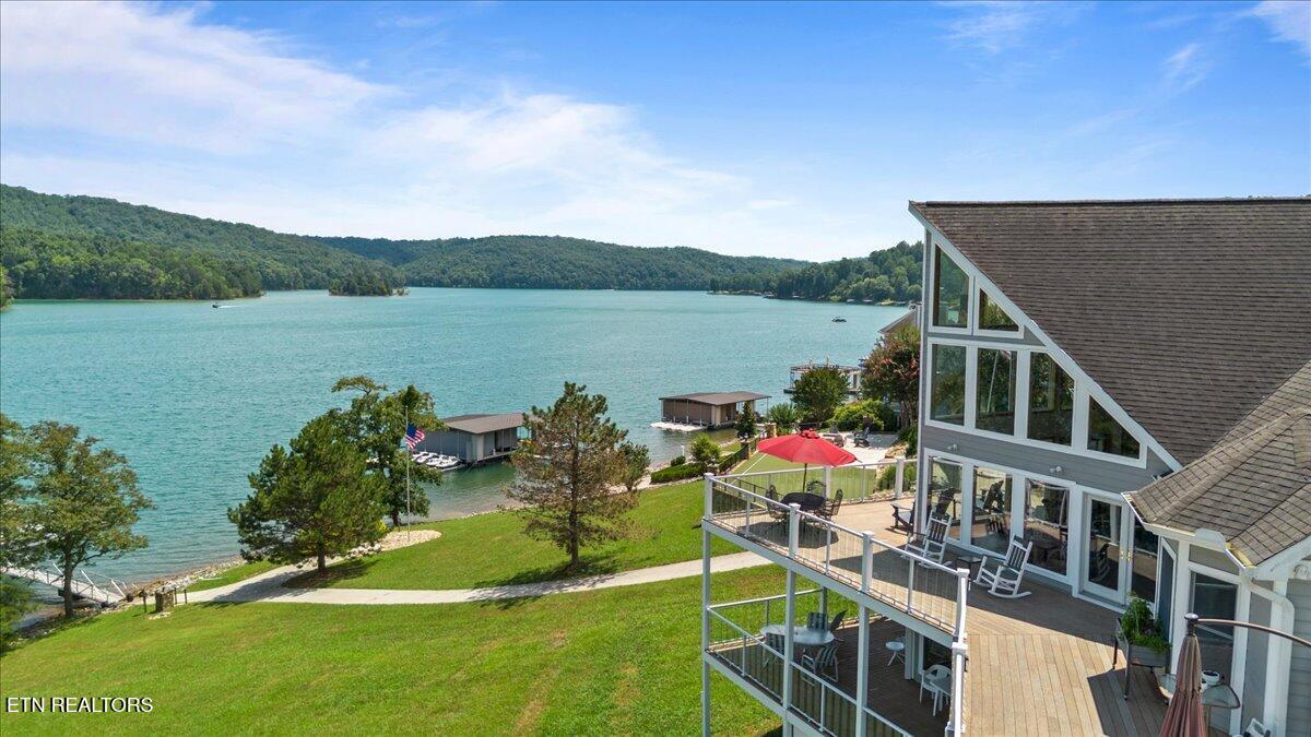 493 Deer Hill Lane Property Photo 11