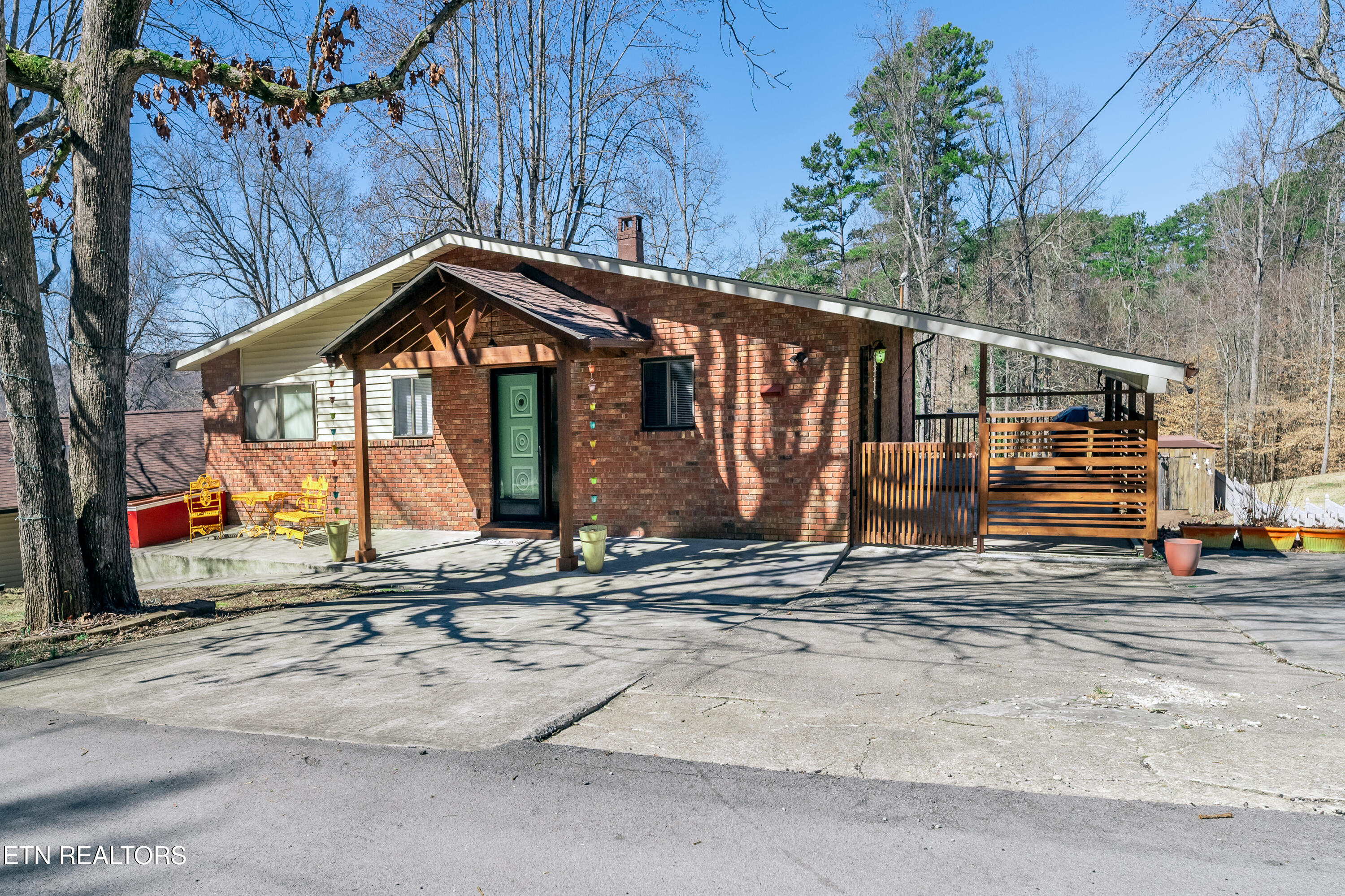 112 Victoria Rd Property Photo