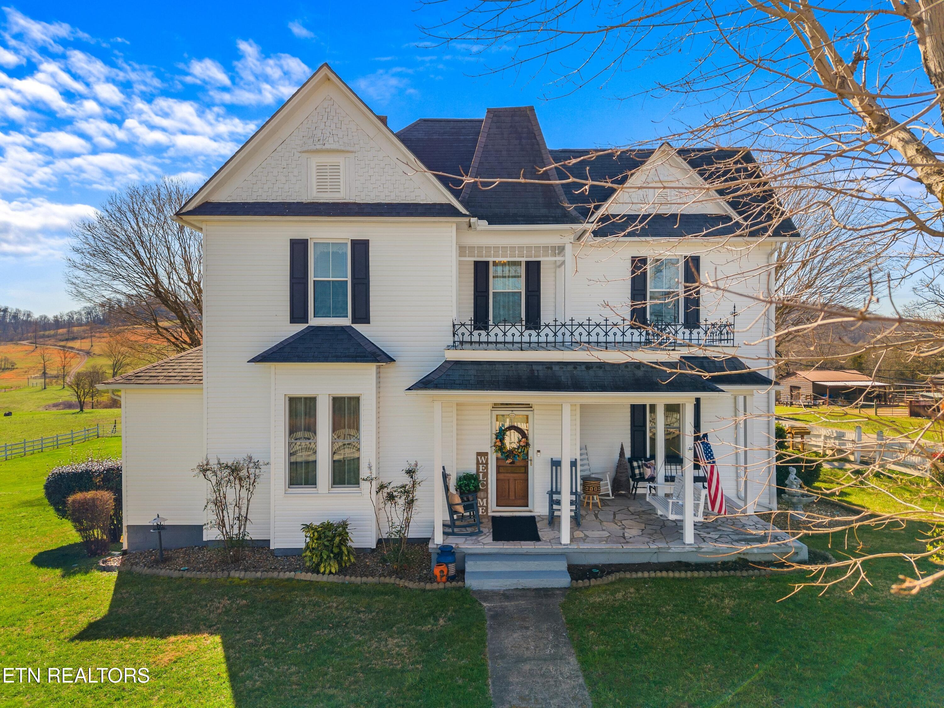989 E Dumplin Valley Rd Property Photo