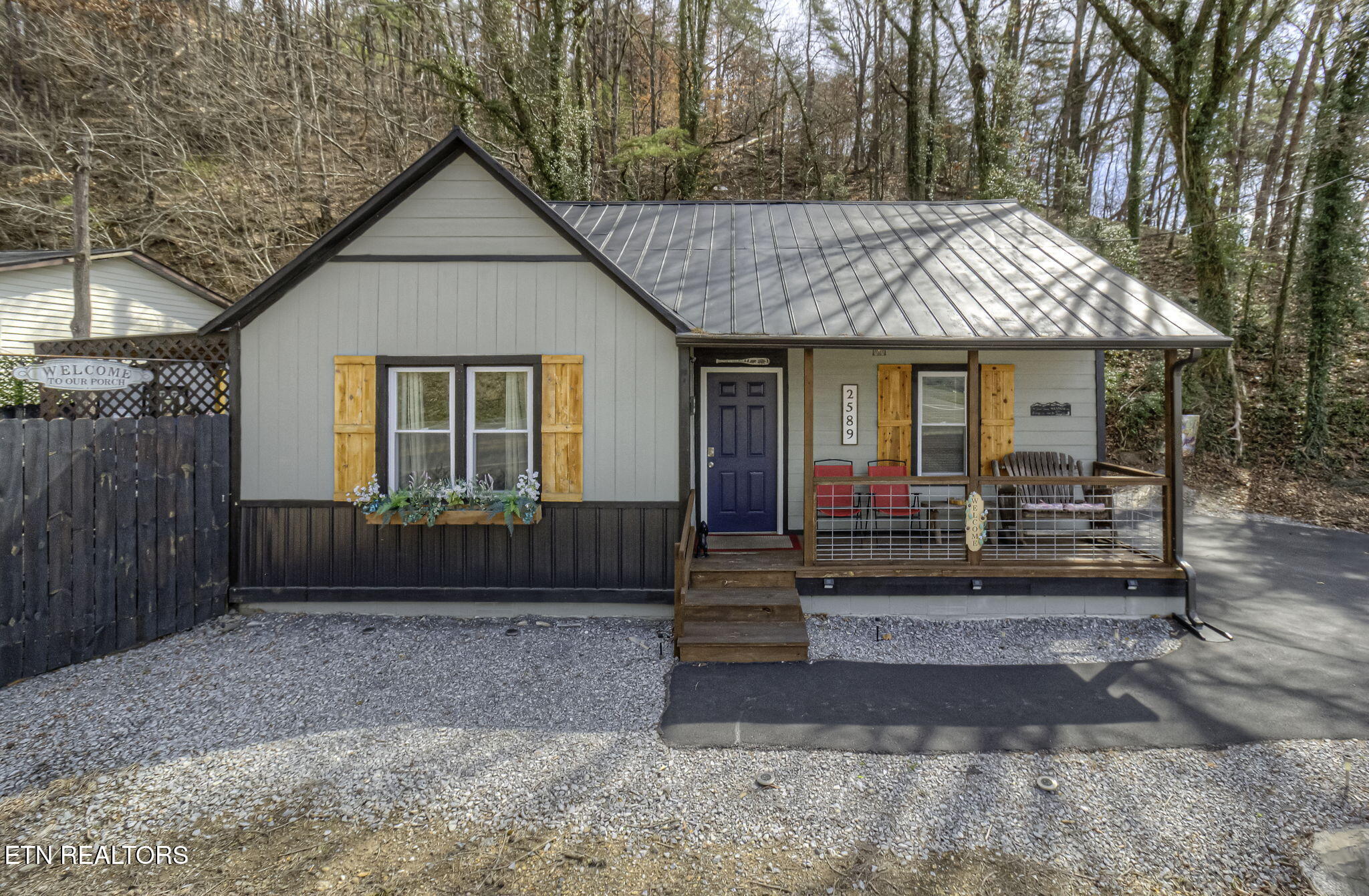 2589 Ridge Rd Property Photo