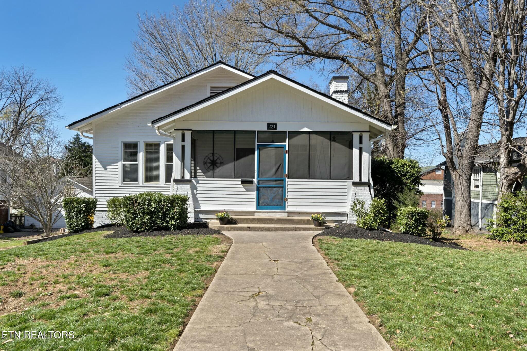 221 W Goddard Ave Property Photo