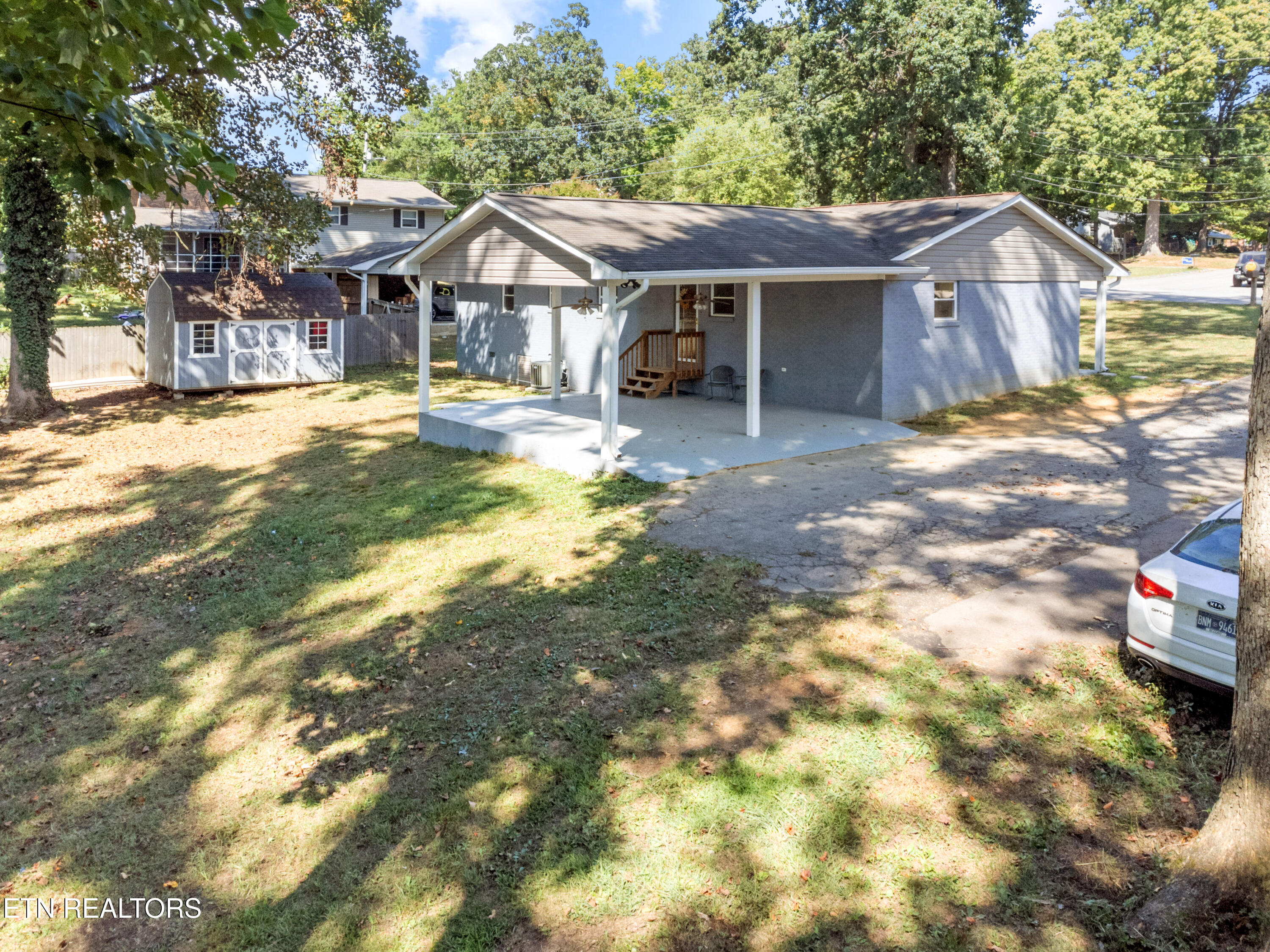 425 Sherwood Drive Property Photo