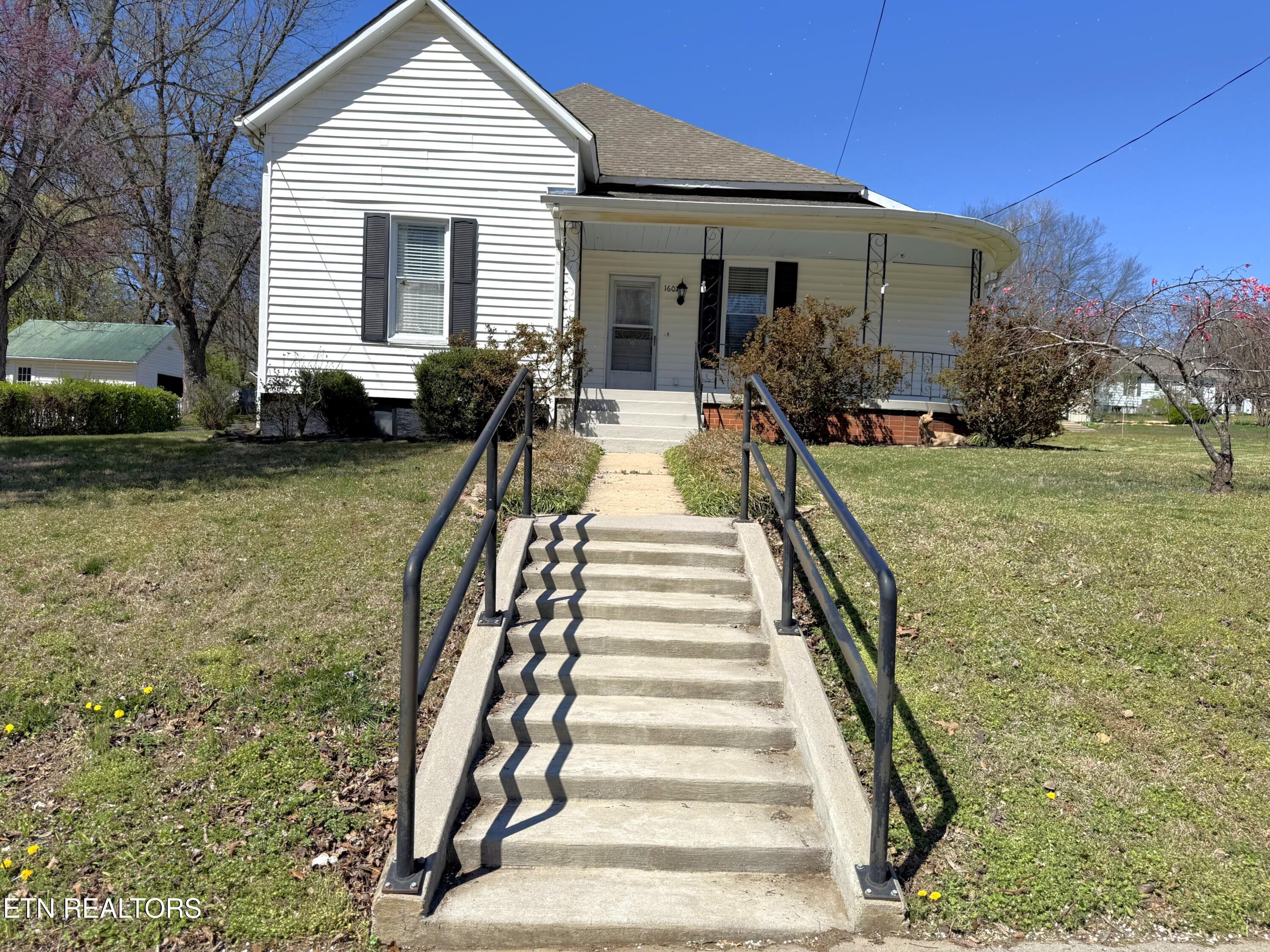 1607 Sevierville Rd Property Photo
