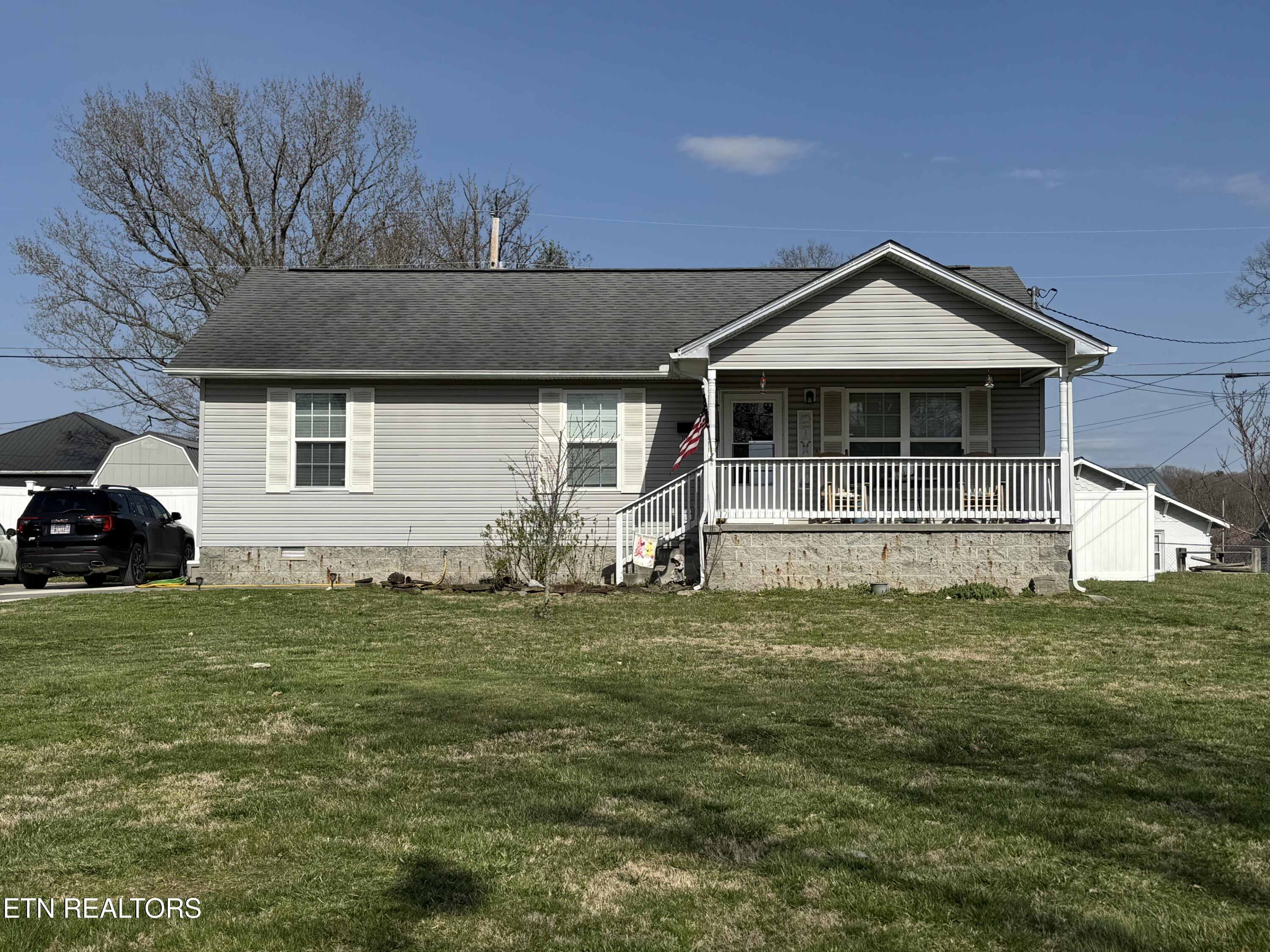 108 N Cross St Property Photo