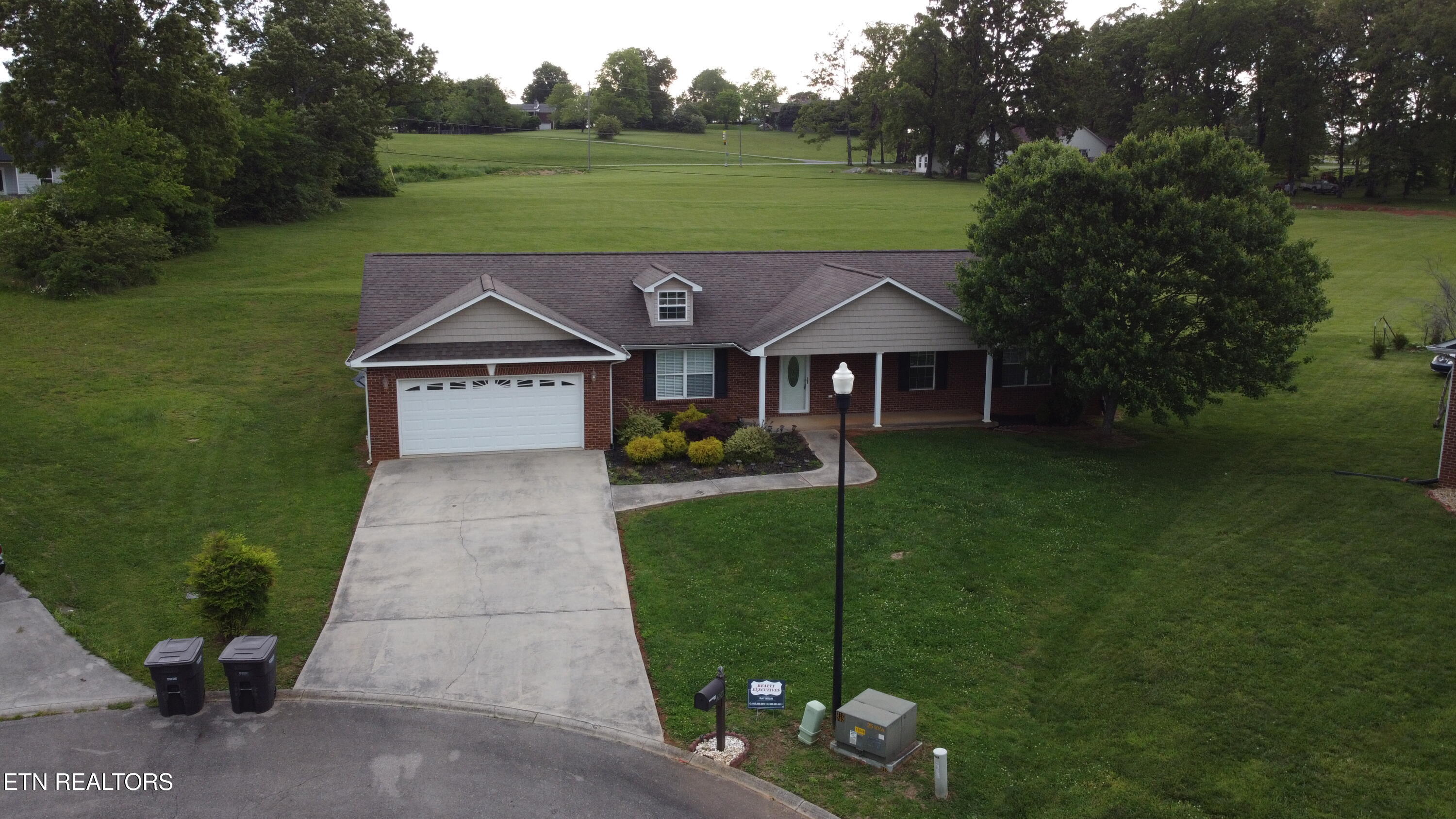 304 Ashton Way Property Photo