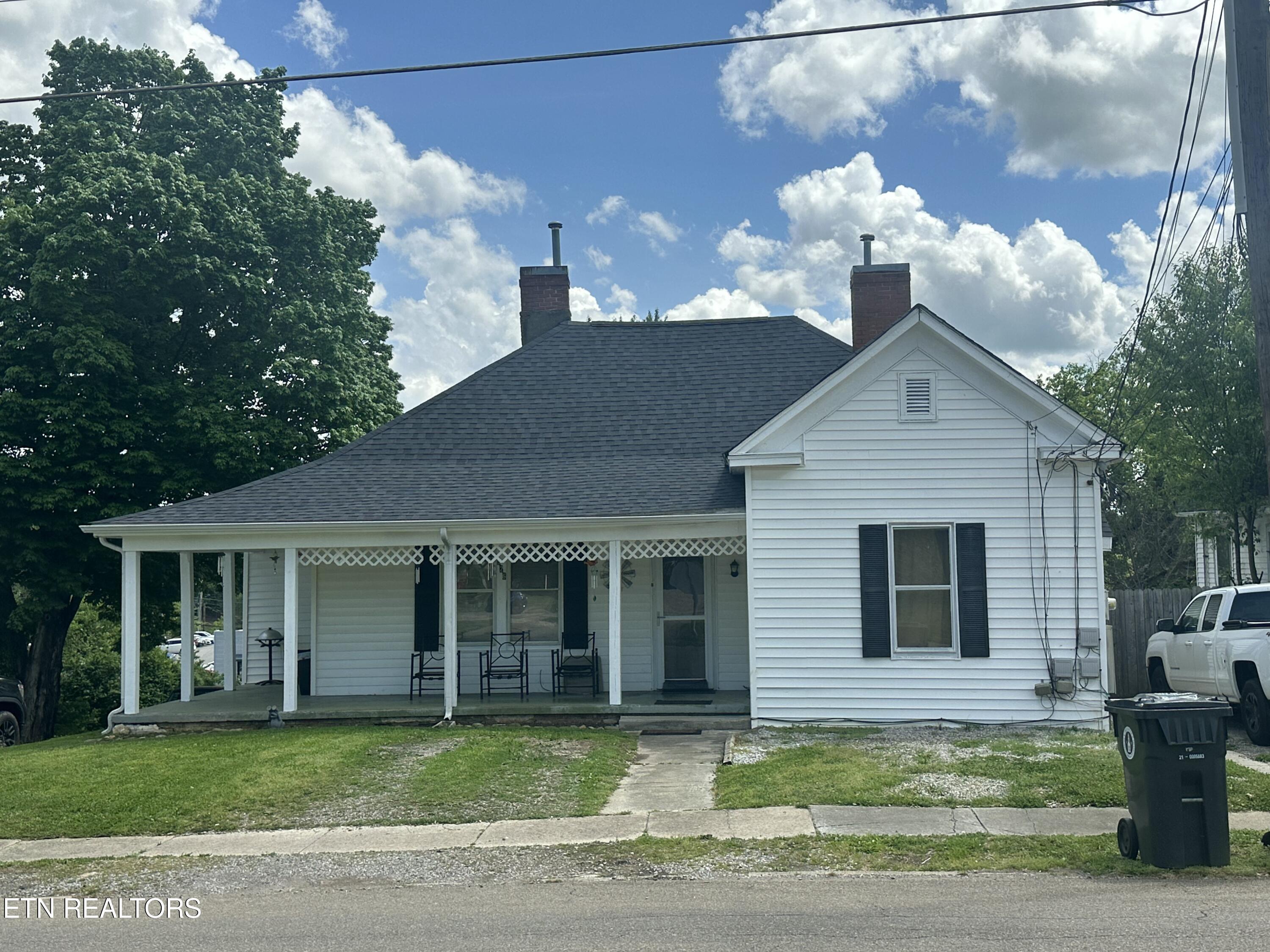 926 E Main St Property Photo