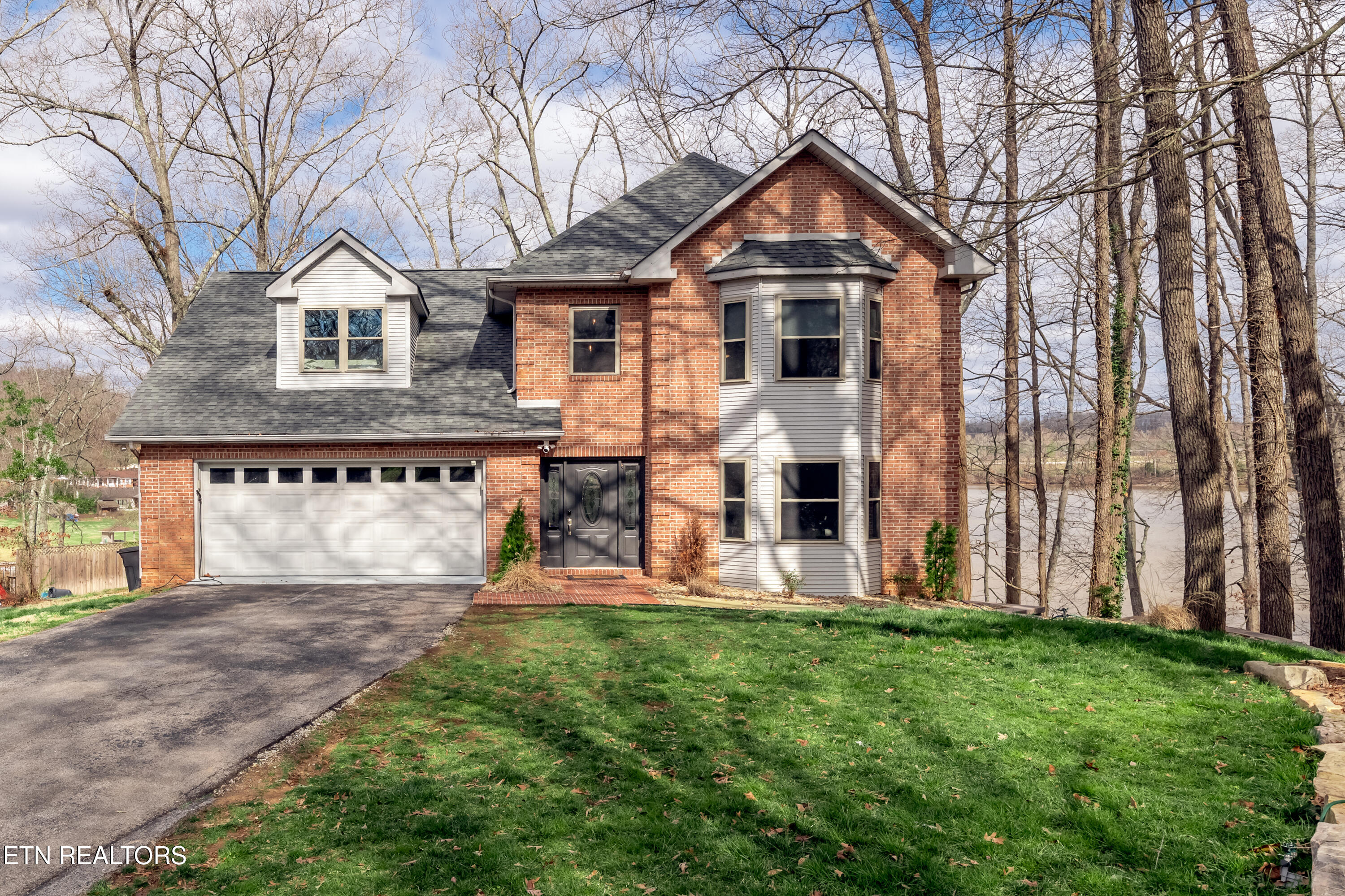 1200 River Oaks Drive Property Photo