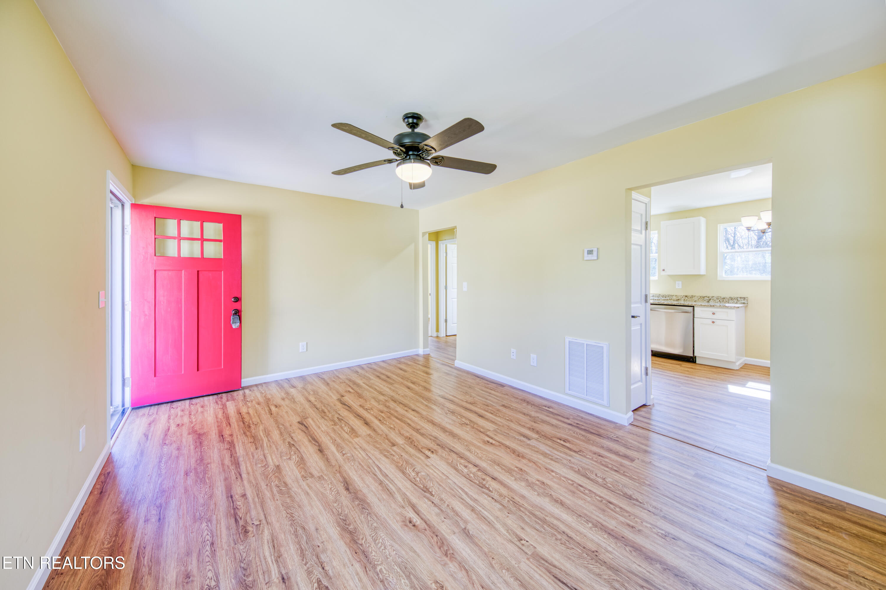 1112 Brookside Ave Property Photo 4