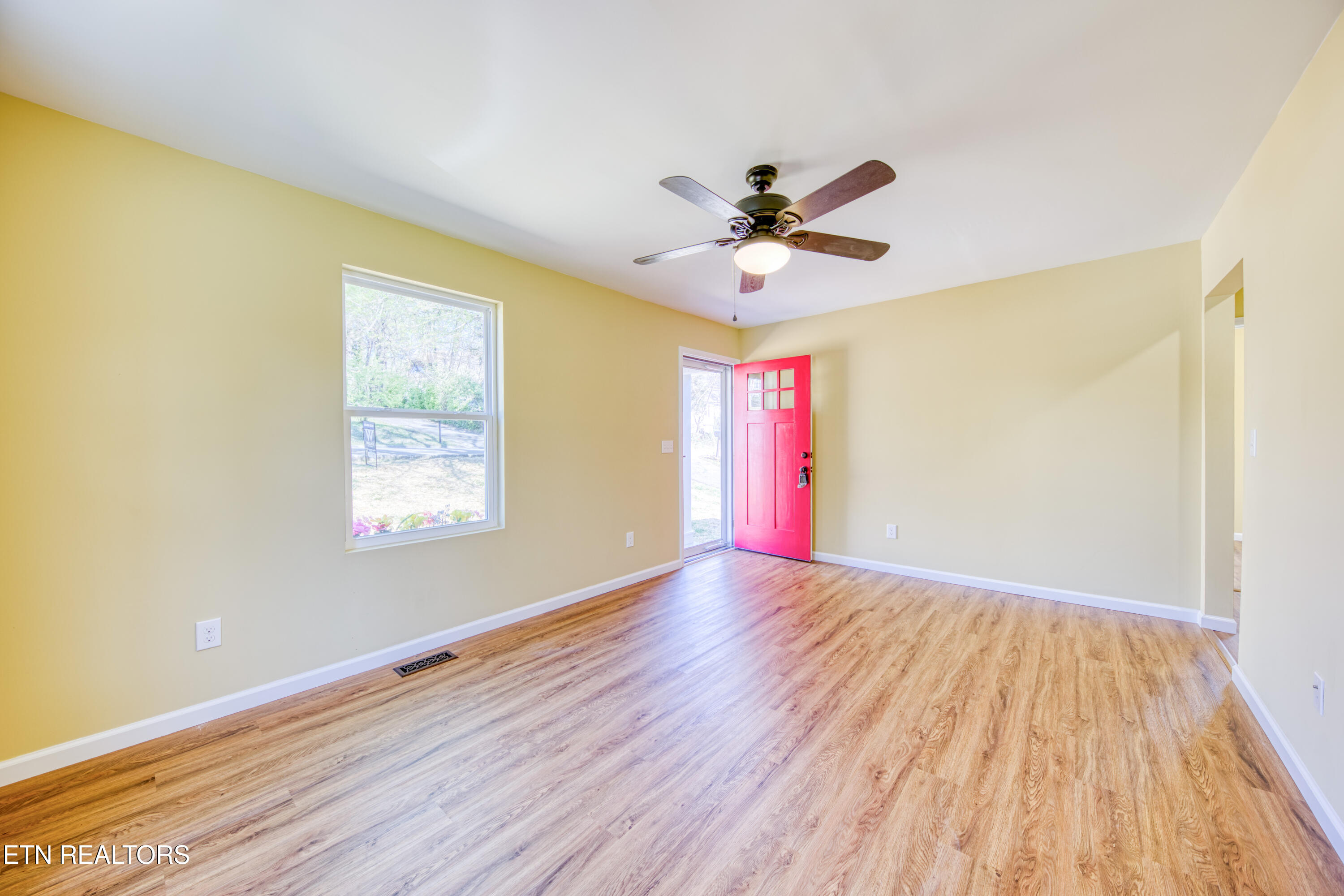 1112 Brookside Ave Property Photo 5