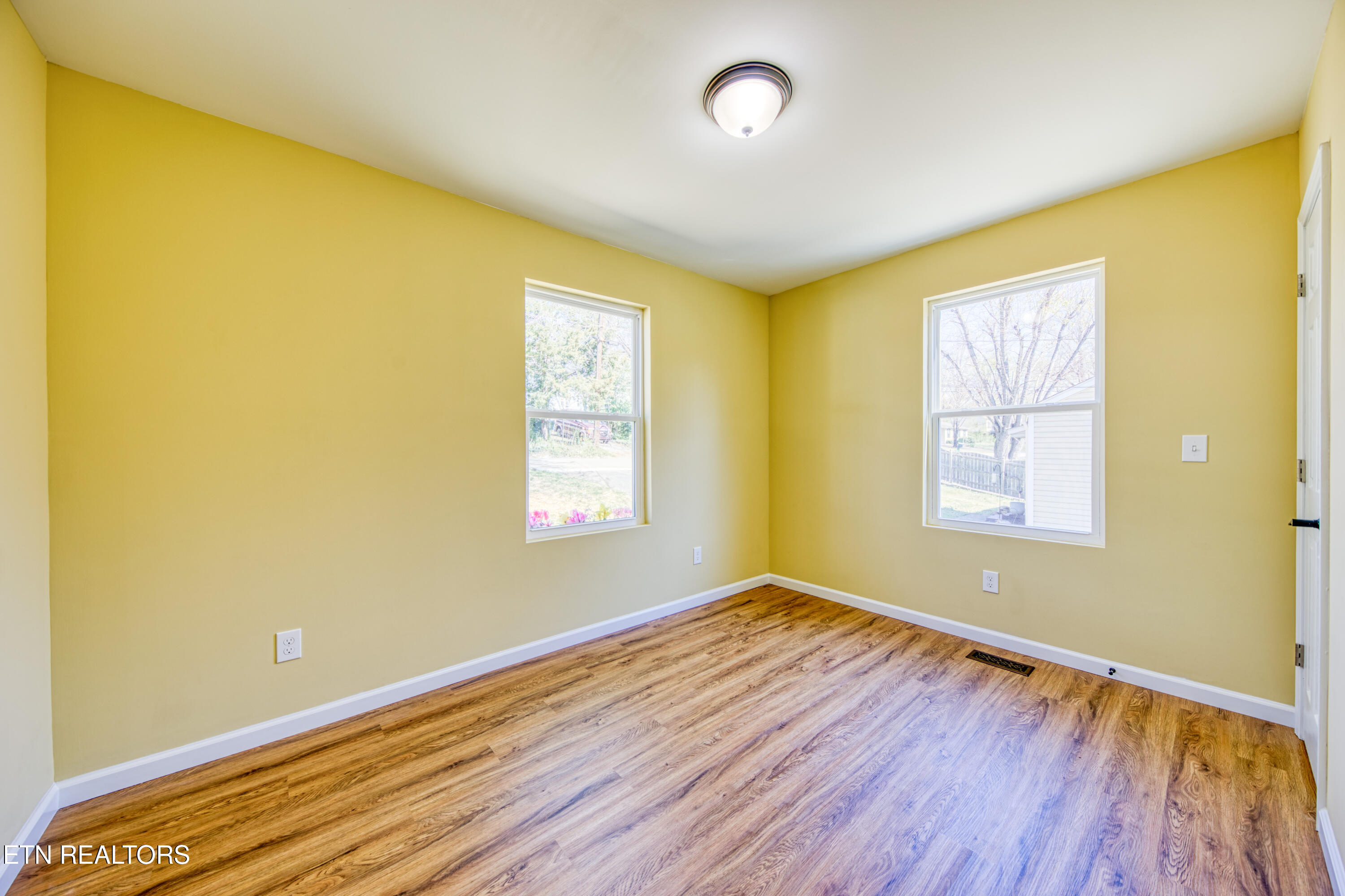 1112 Brookside Ave Property Photo 7