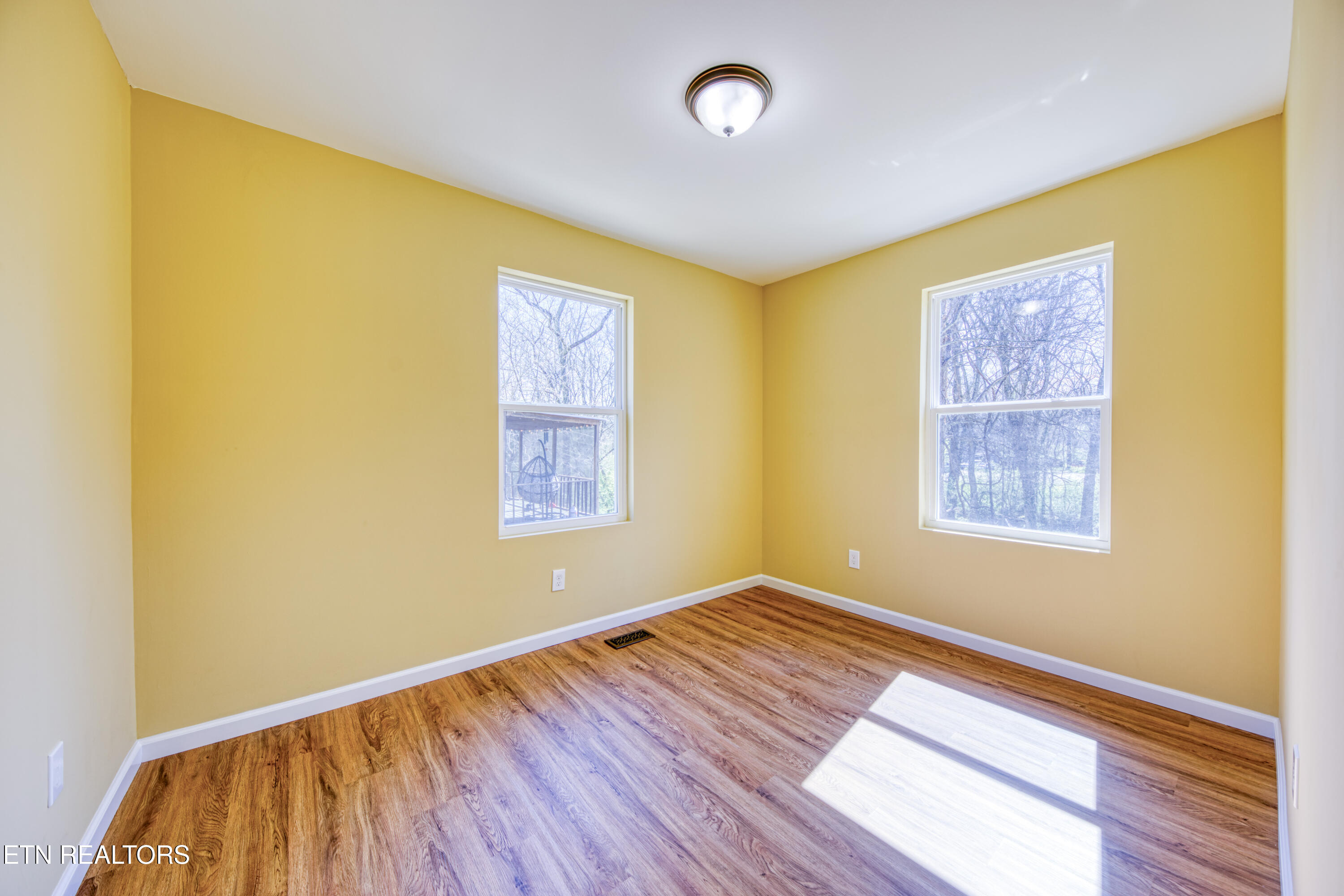 1112 Brookside Ave Property Photo 10