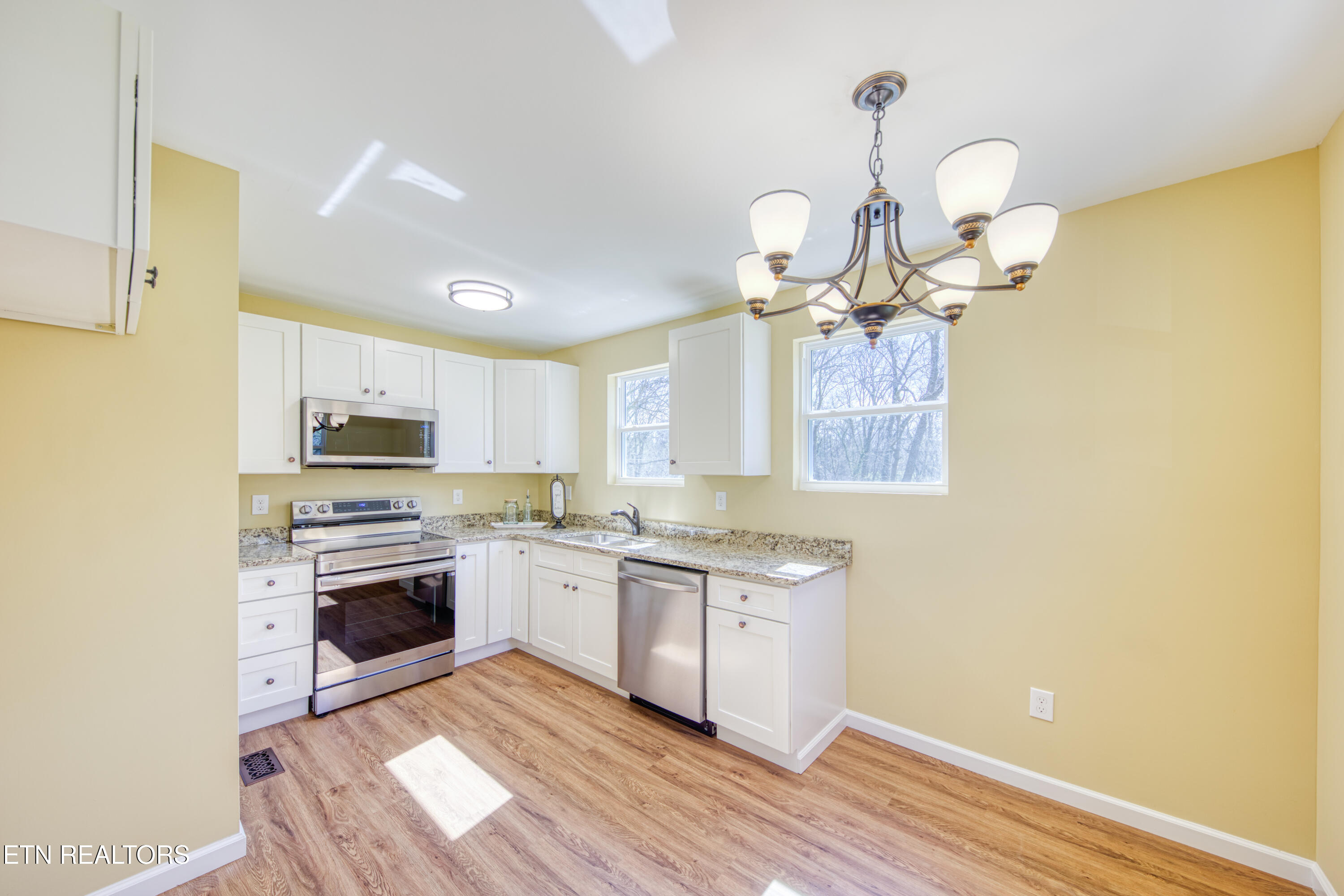 1112 Brookside Ave Property Photo 14