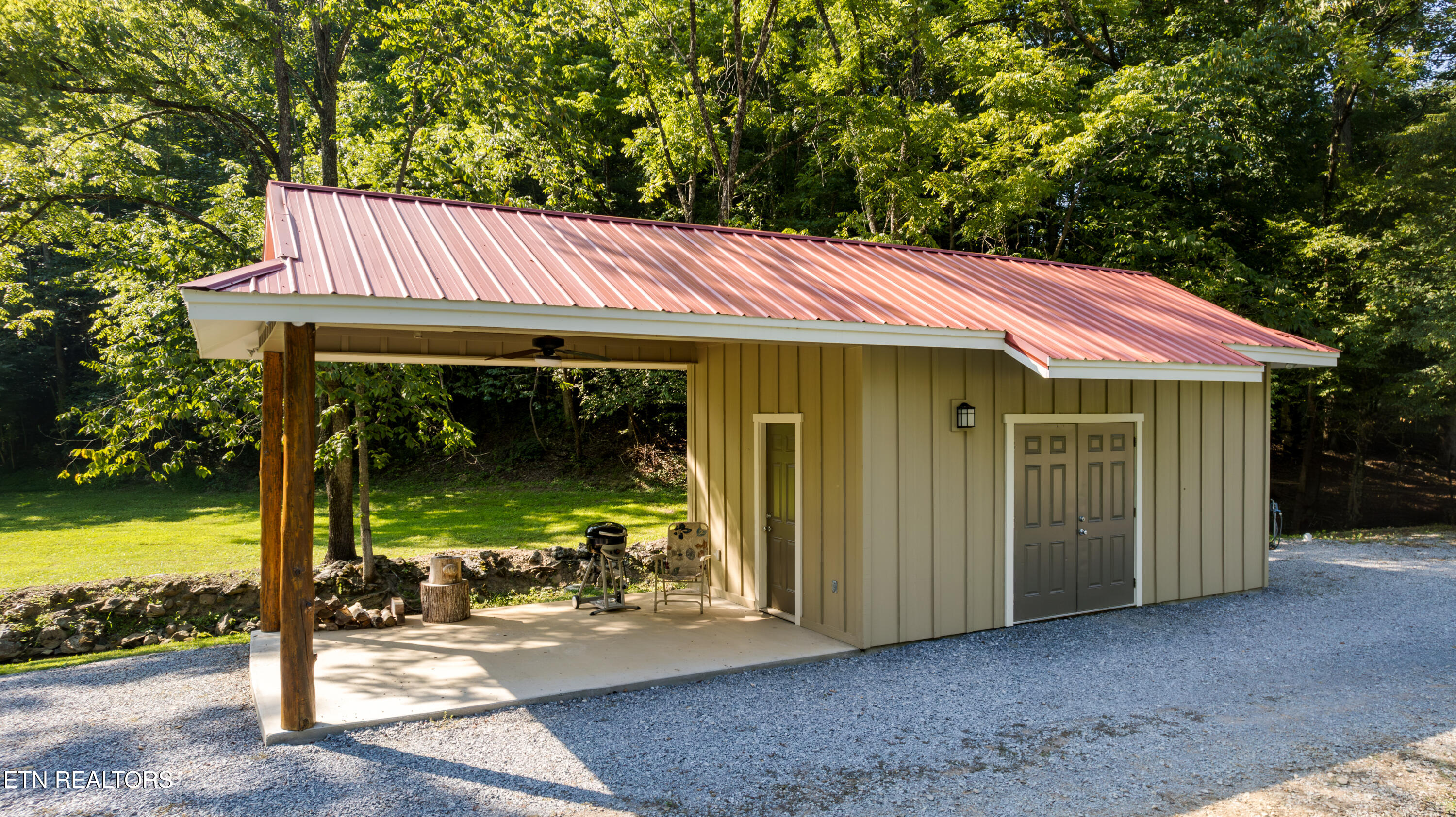 3656 Henry Town Rd Property Photo 12