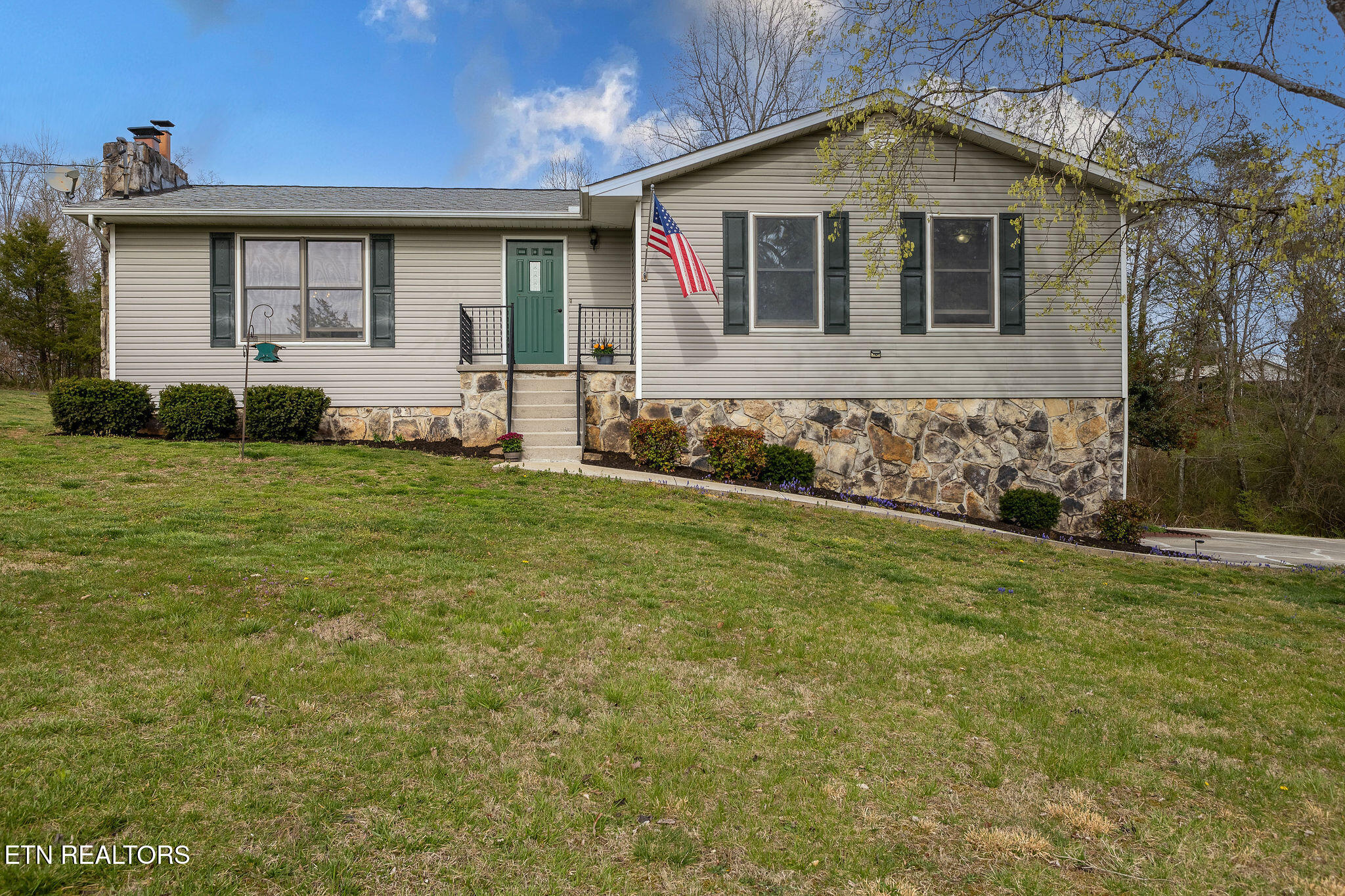 222 Edith Lane Property Photo