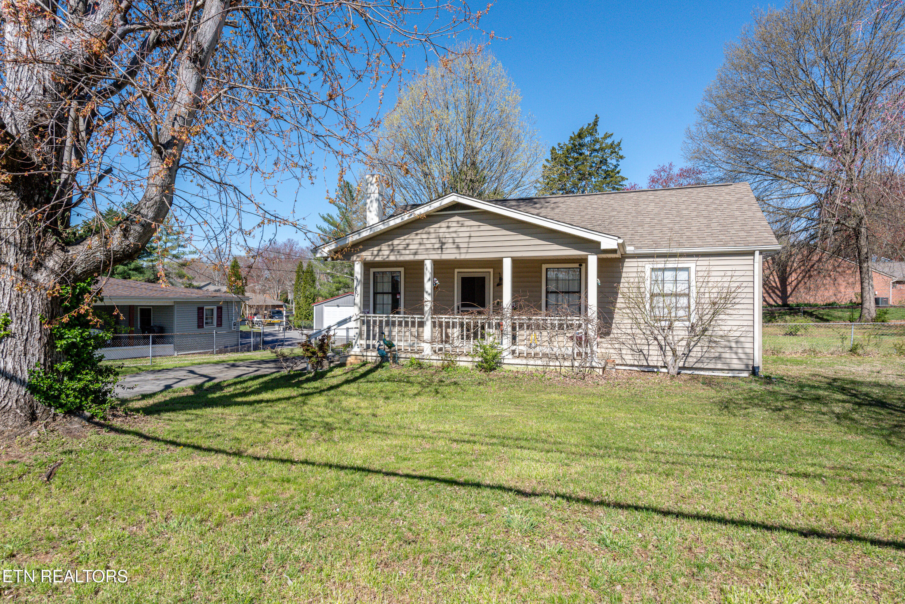 607 Henrietta Drive Property Photo