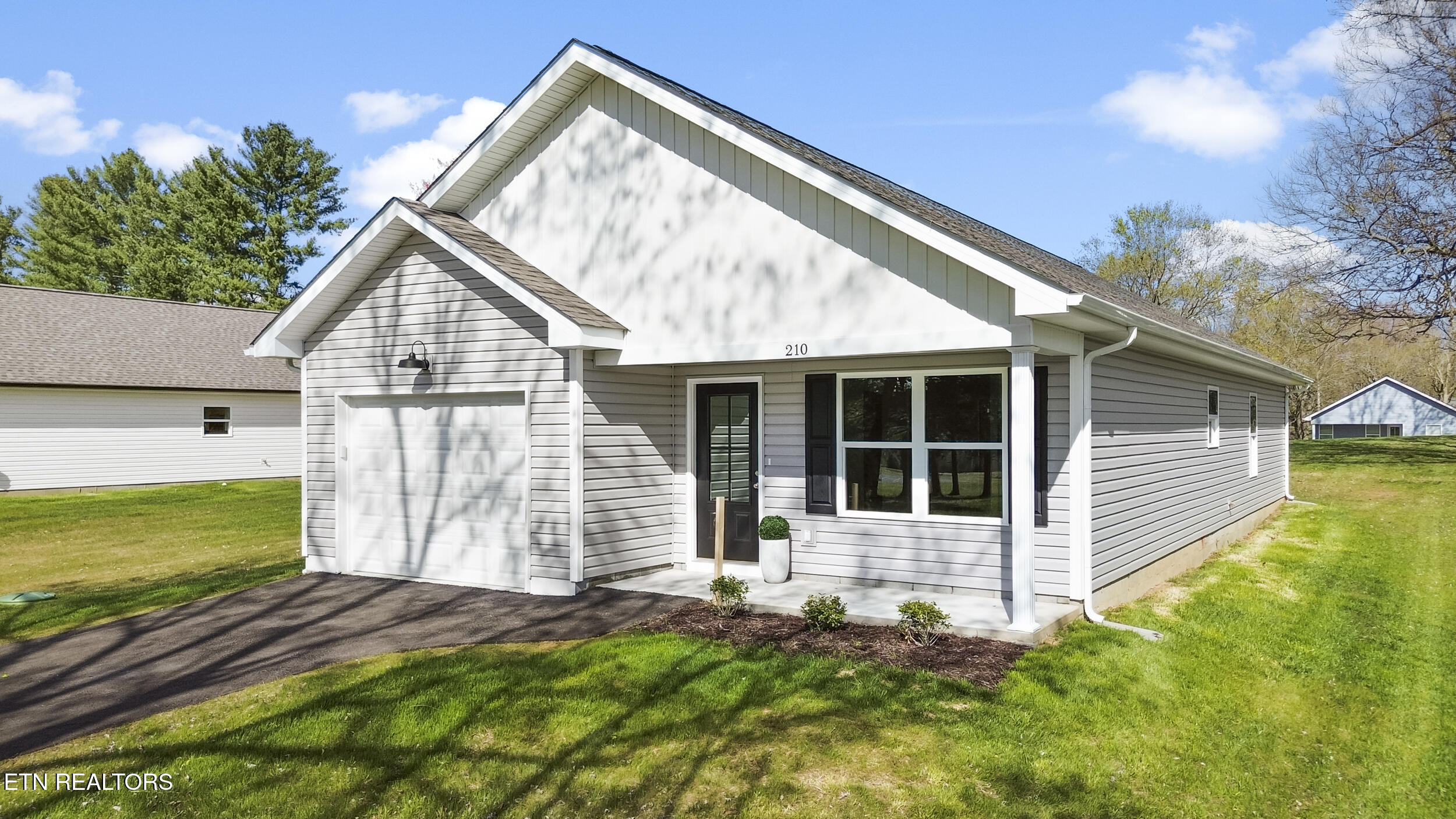 210 Baylor Ave Property Photo