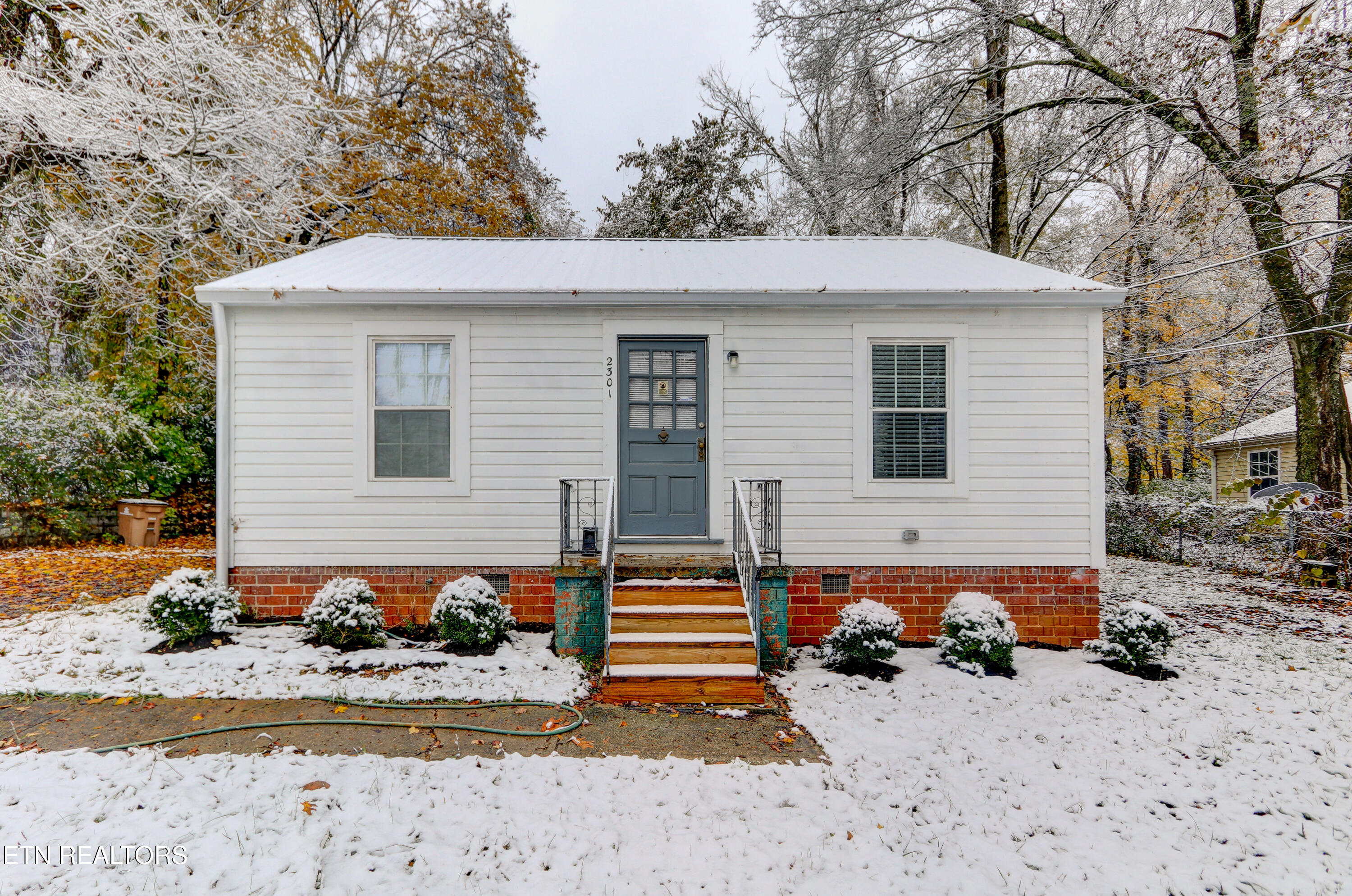 2301 Riverside Drive Property Photo