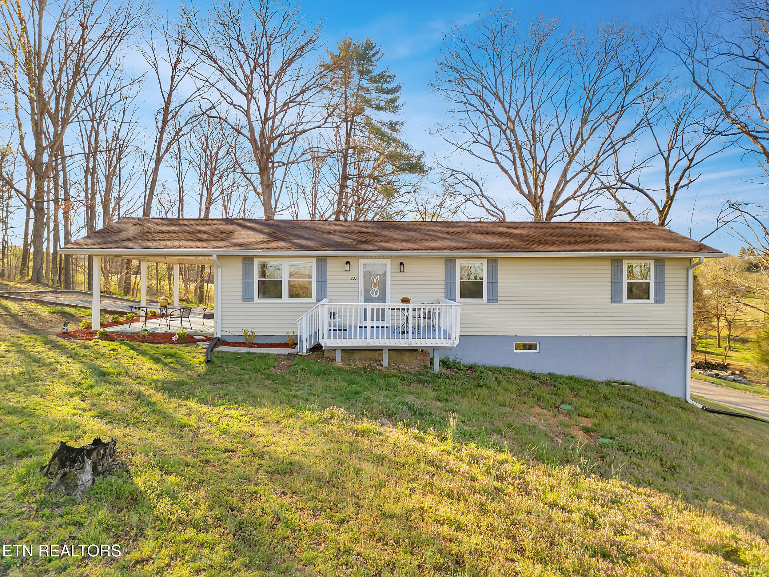 200 Lynnwood Drive Property Photo