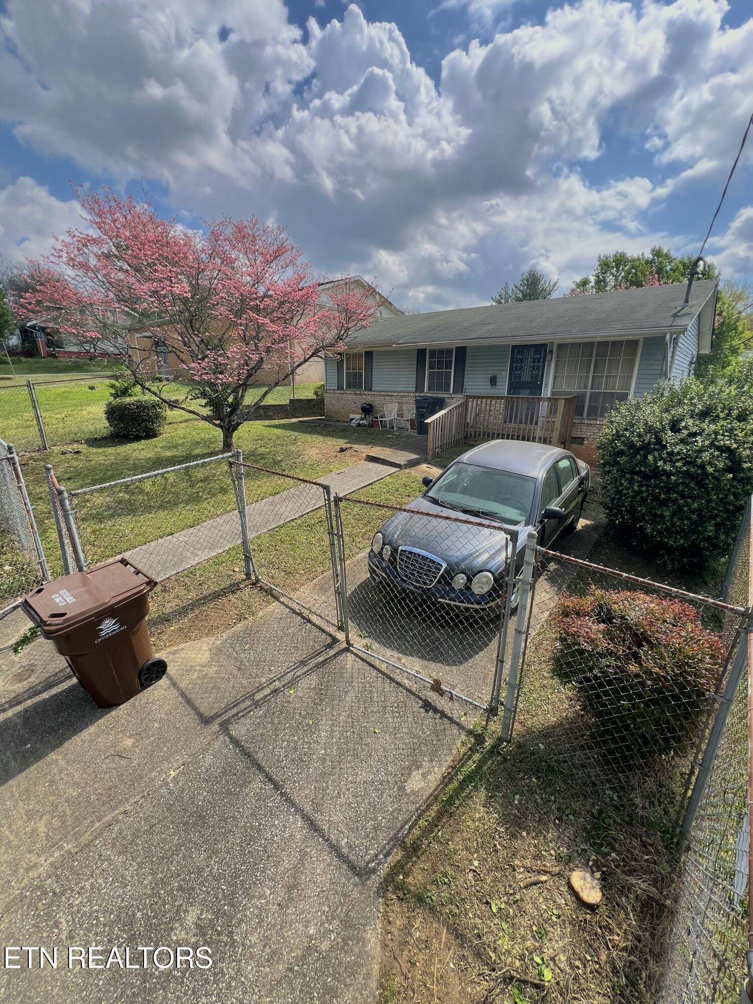 2828 Selma Ave Property Photo 1
