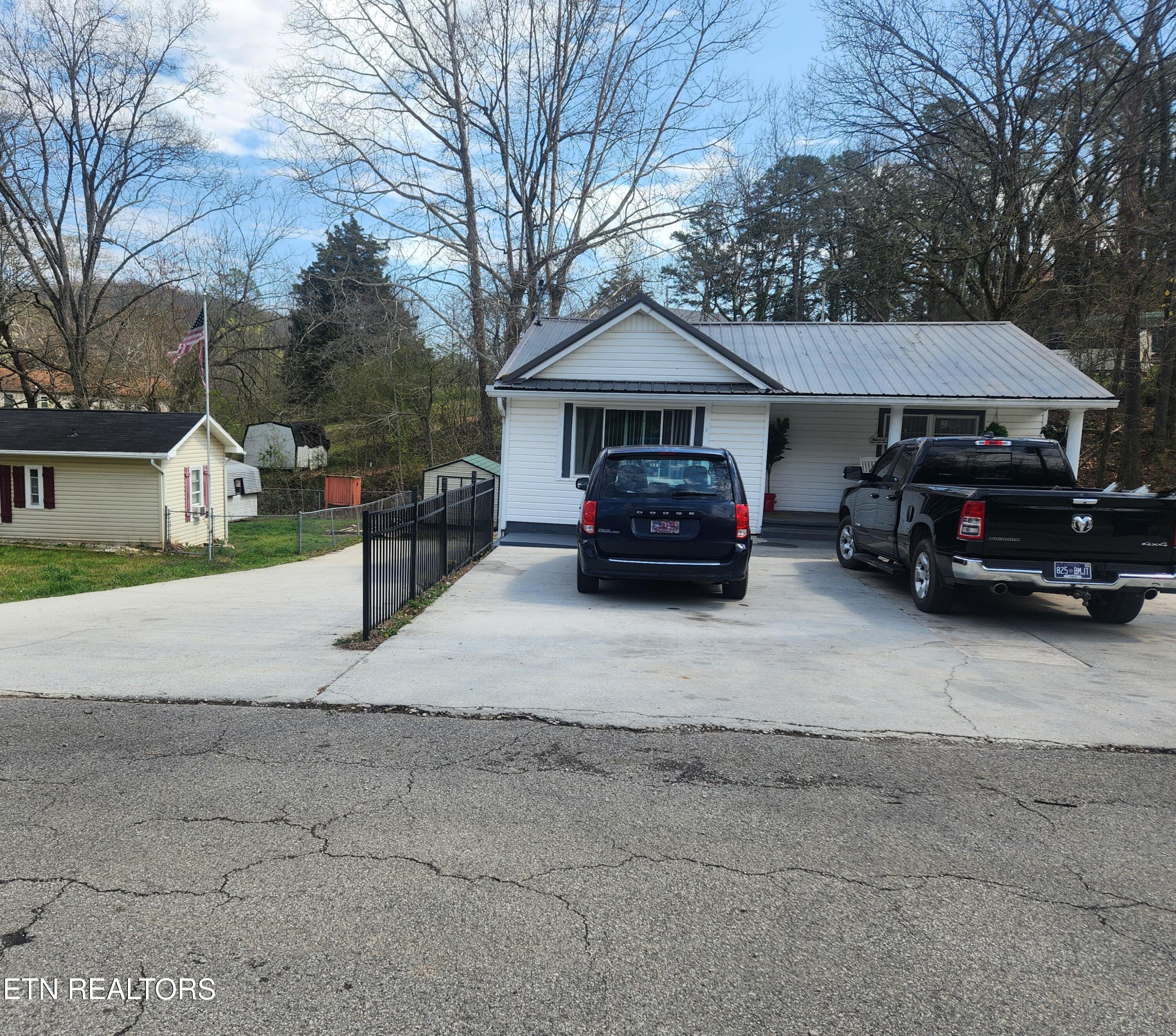 415 Baumgartner Rd Property Photo