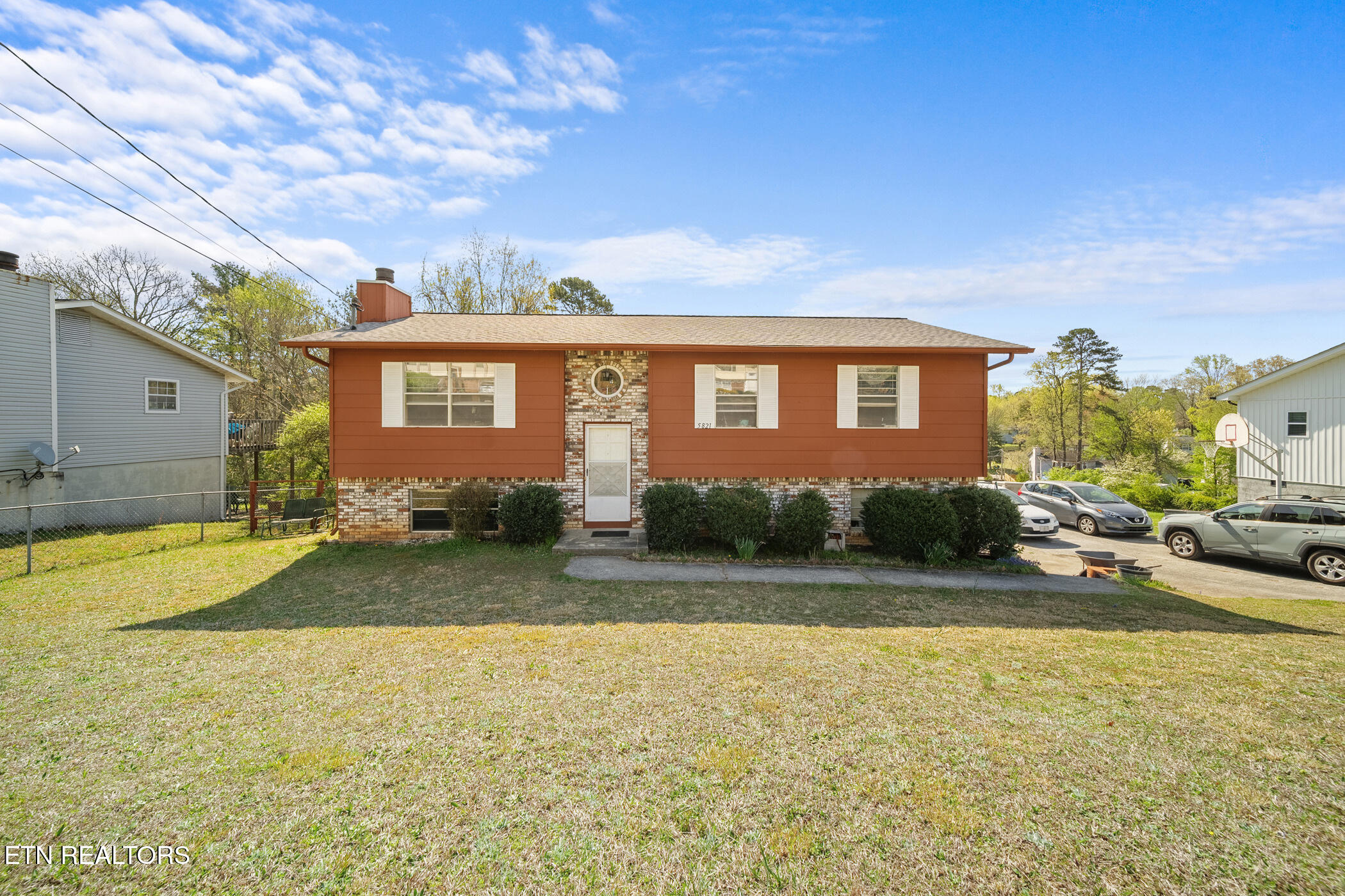 5821 Outer Drive Property Photo