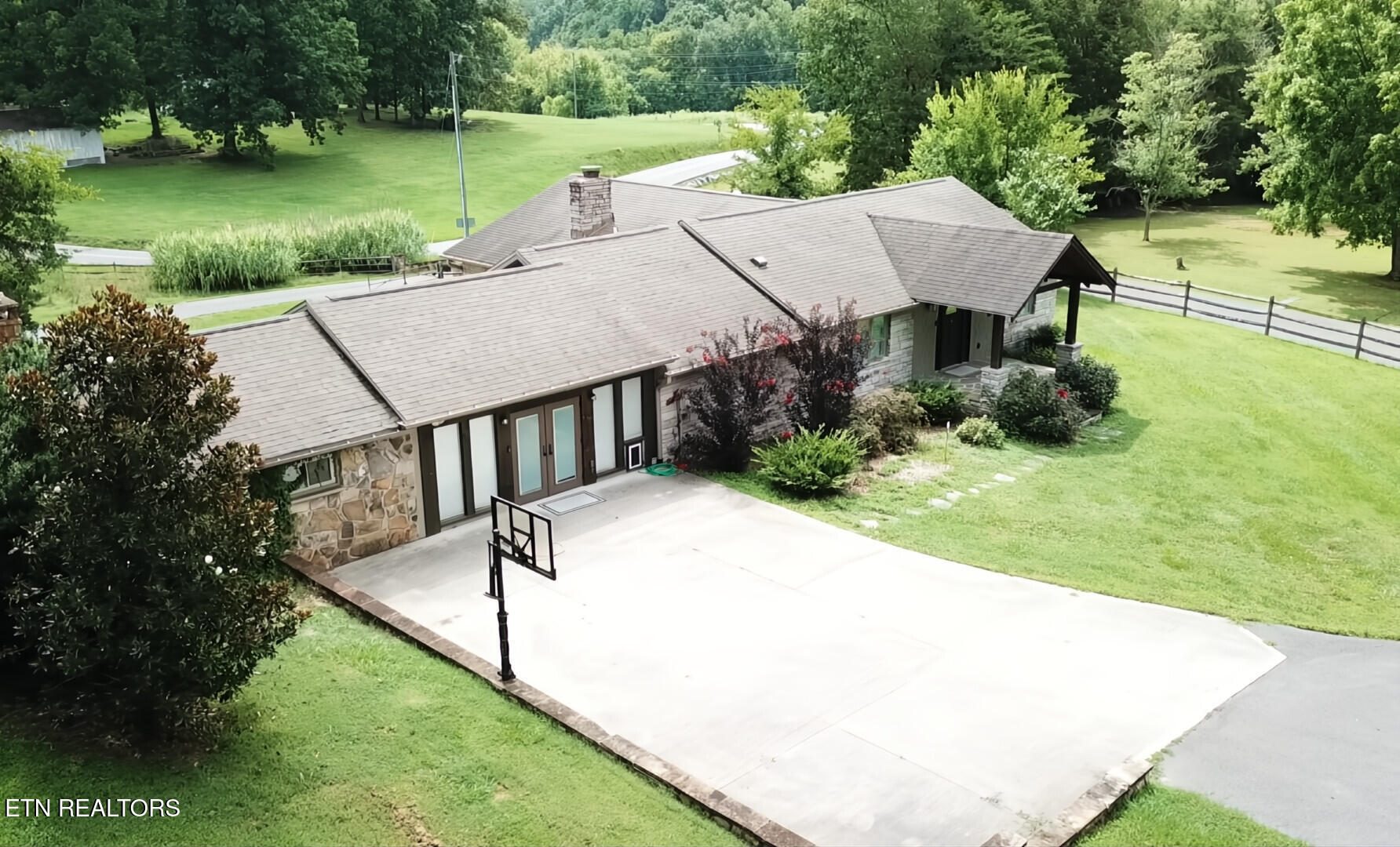 617 Lewelling Rd Property Photo