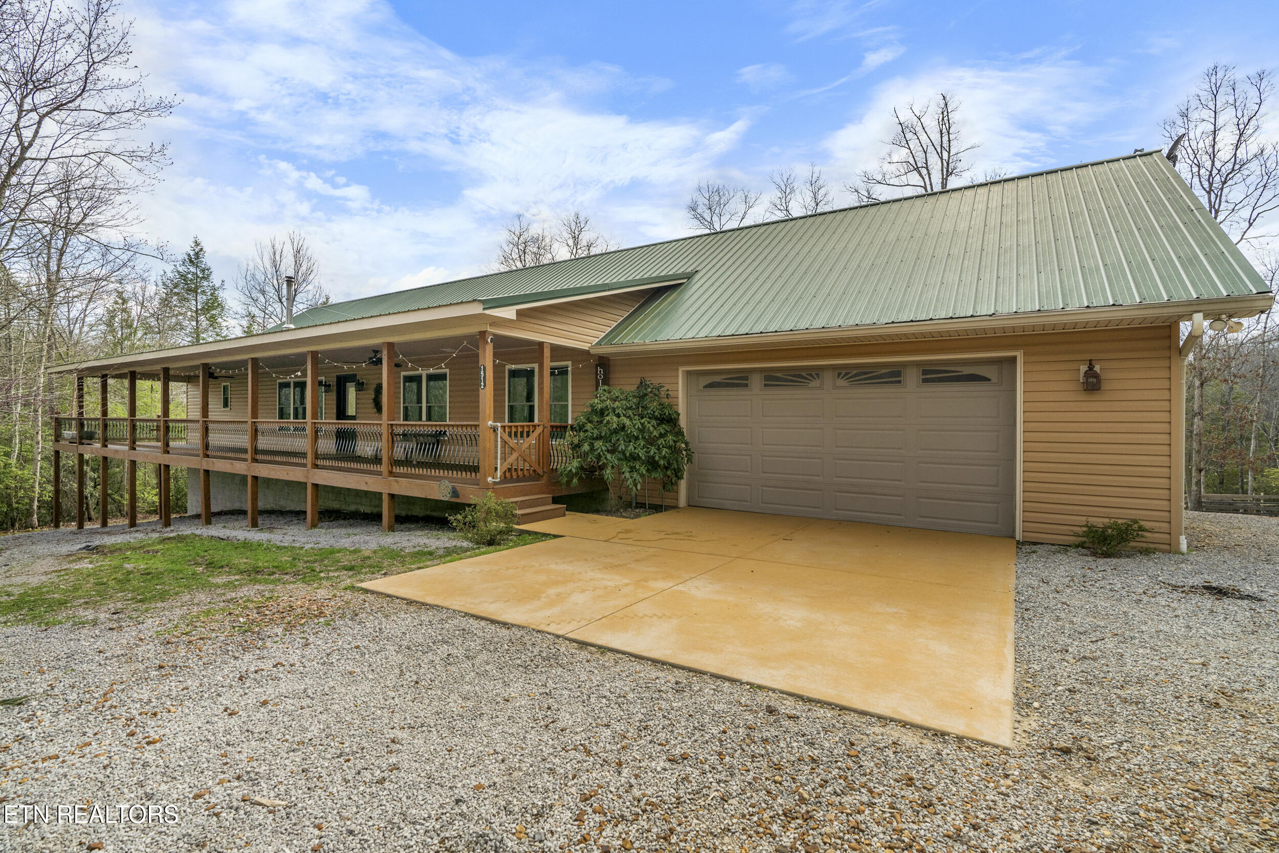 1512 E Overlook Rd Property Photo