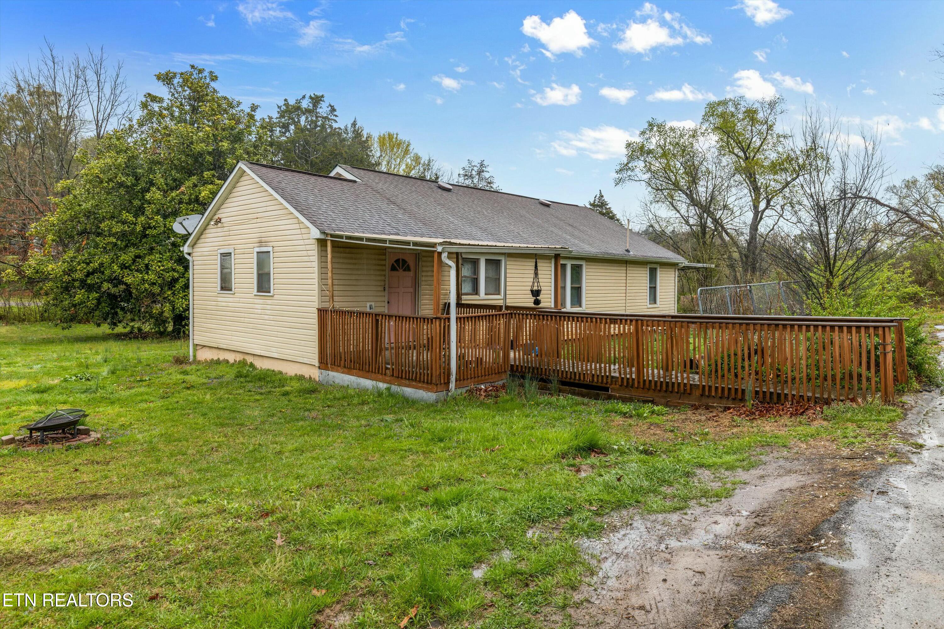8914 Three Points Rd Property Photo