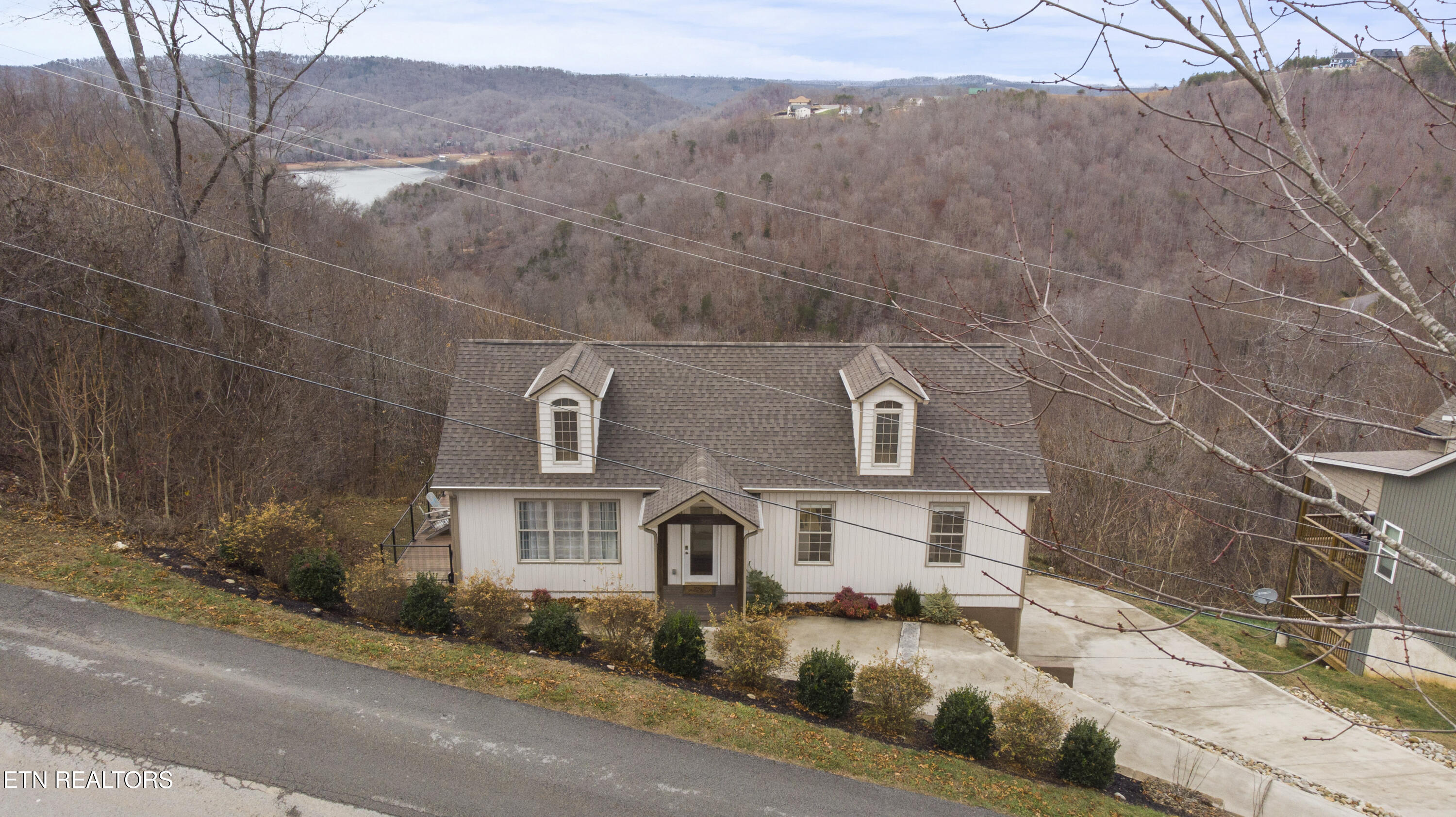 576 Hickory Pointe Lane Property Photo