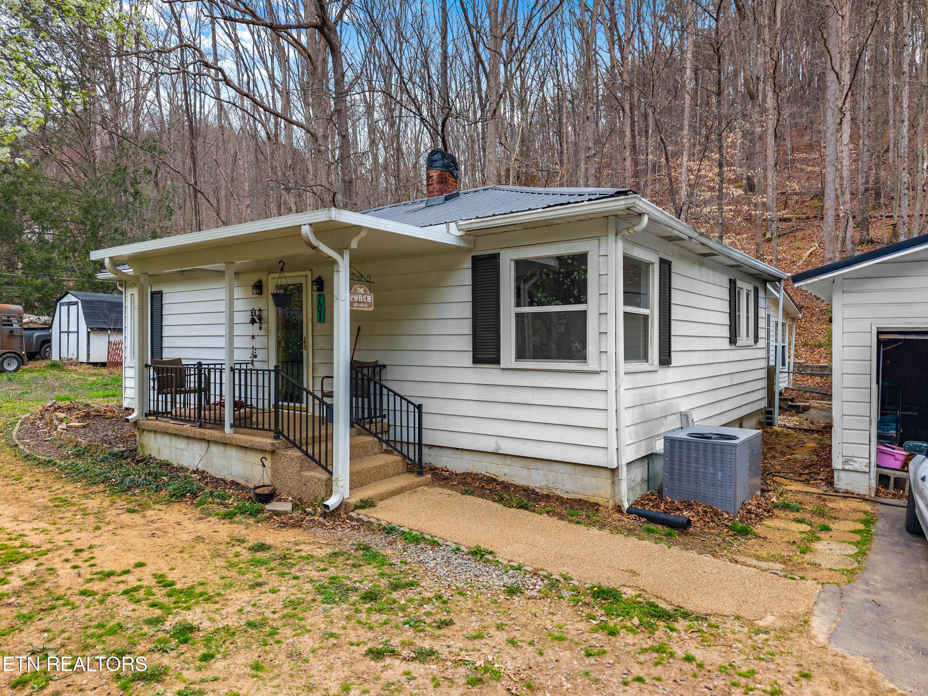 701 Slate Hill Rd Property Photo