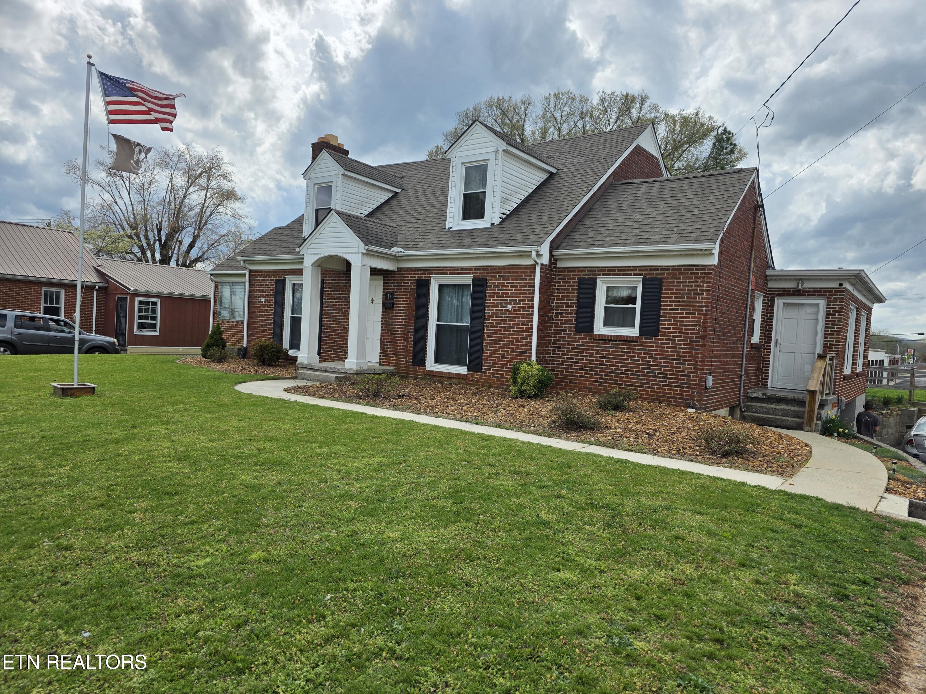 17 N Spring St Property Photo