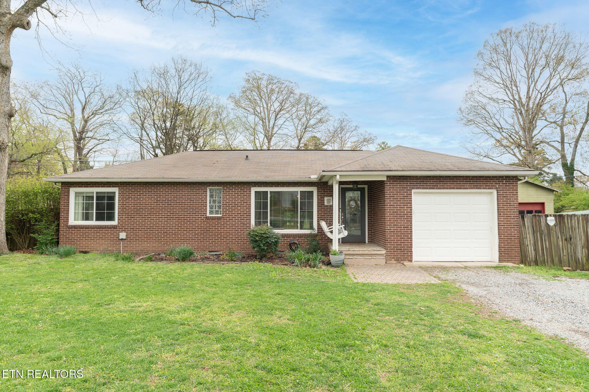 2646 Magill Ave Property Photo